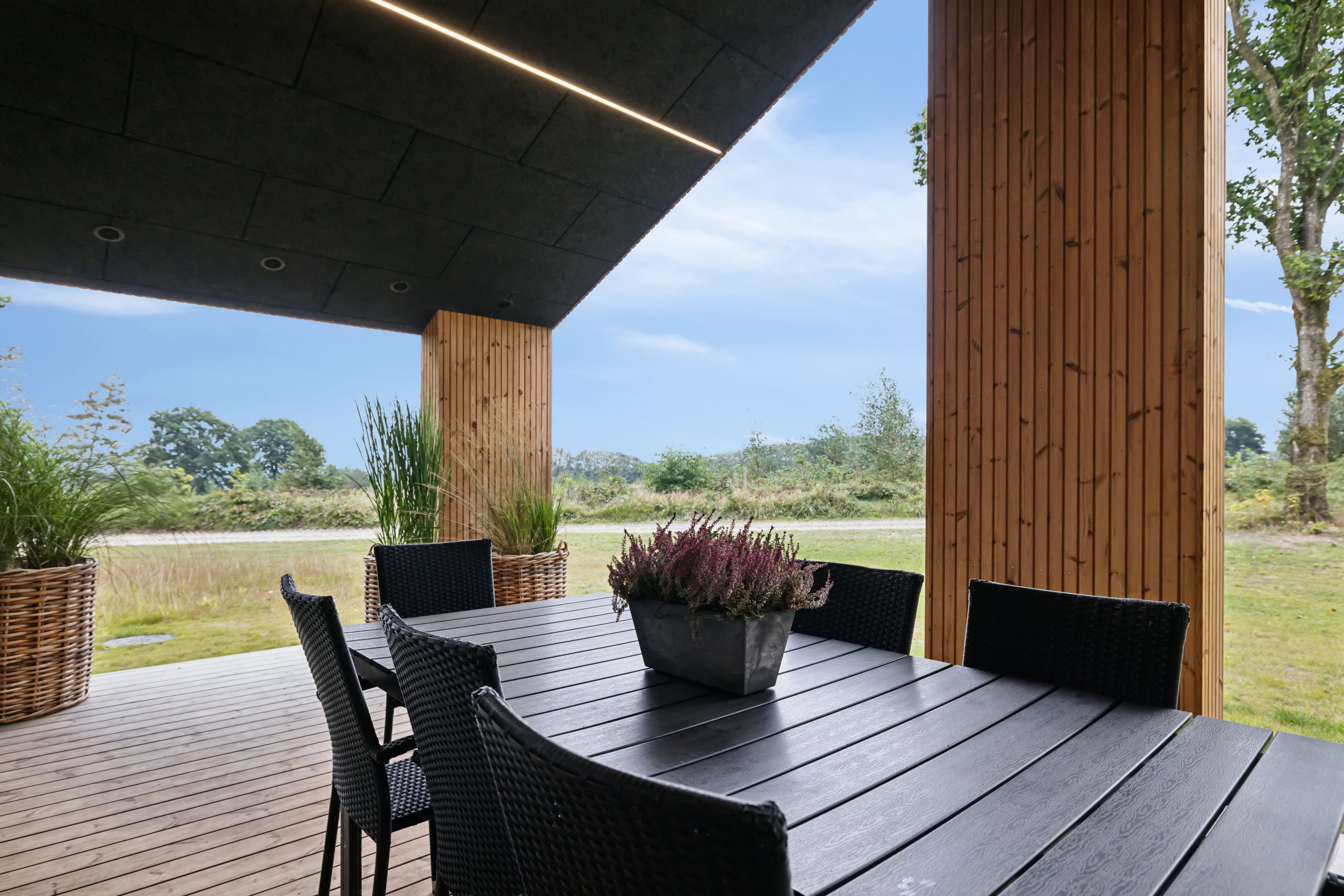 Fremhævet terrasse billede i fuldskærmstilstand. Billede af Lynderupvej 65D, Lynderup, 8832 Skals