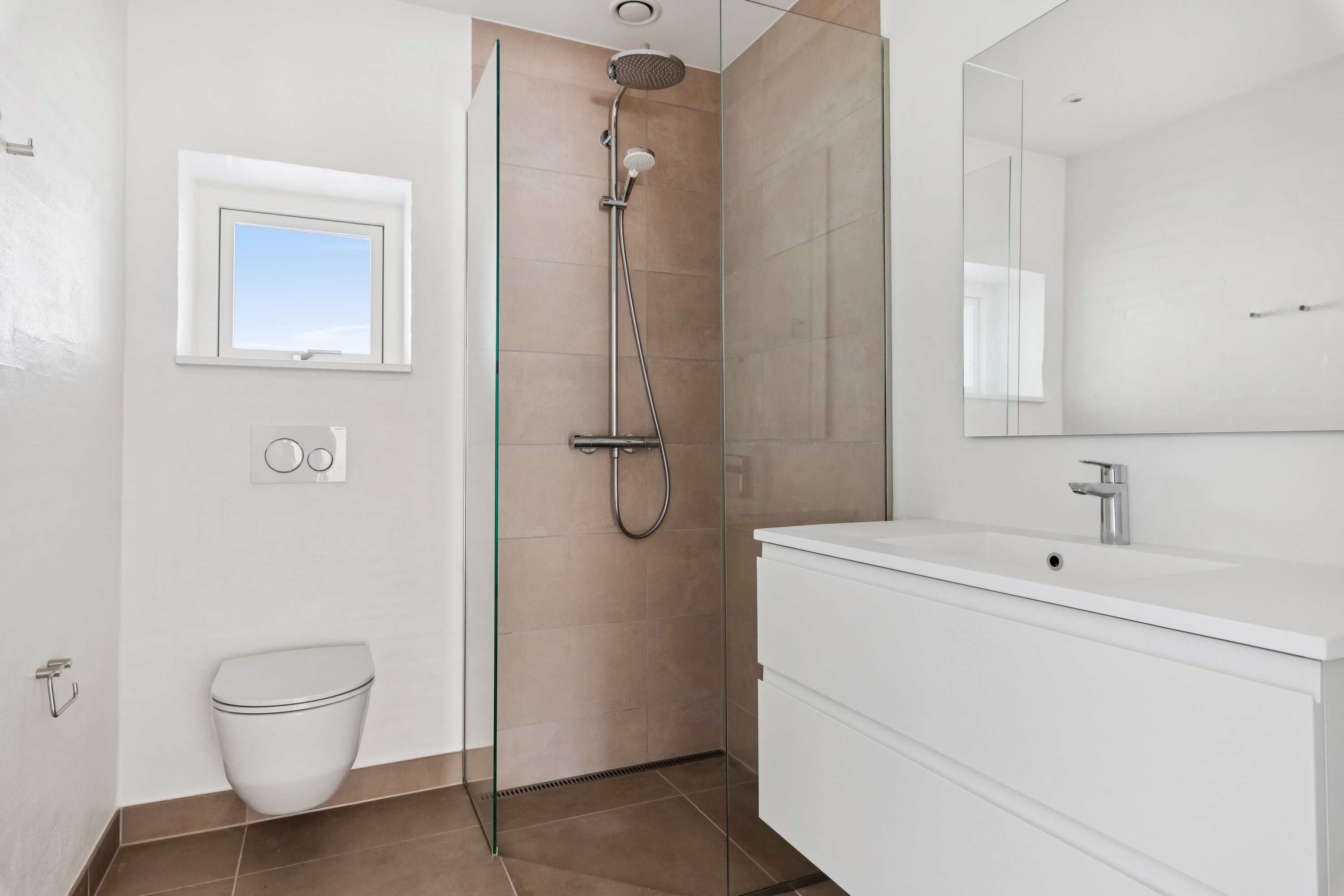 Fremhævet badeværelse billede i fuldskærmstilstand. Billede af Gl Visborgvej 44A, 9560 Hadsund