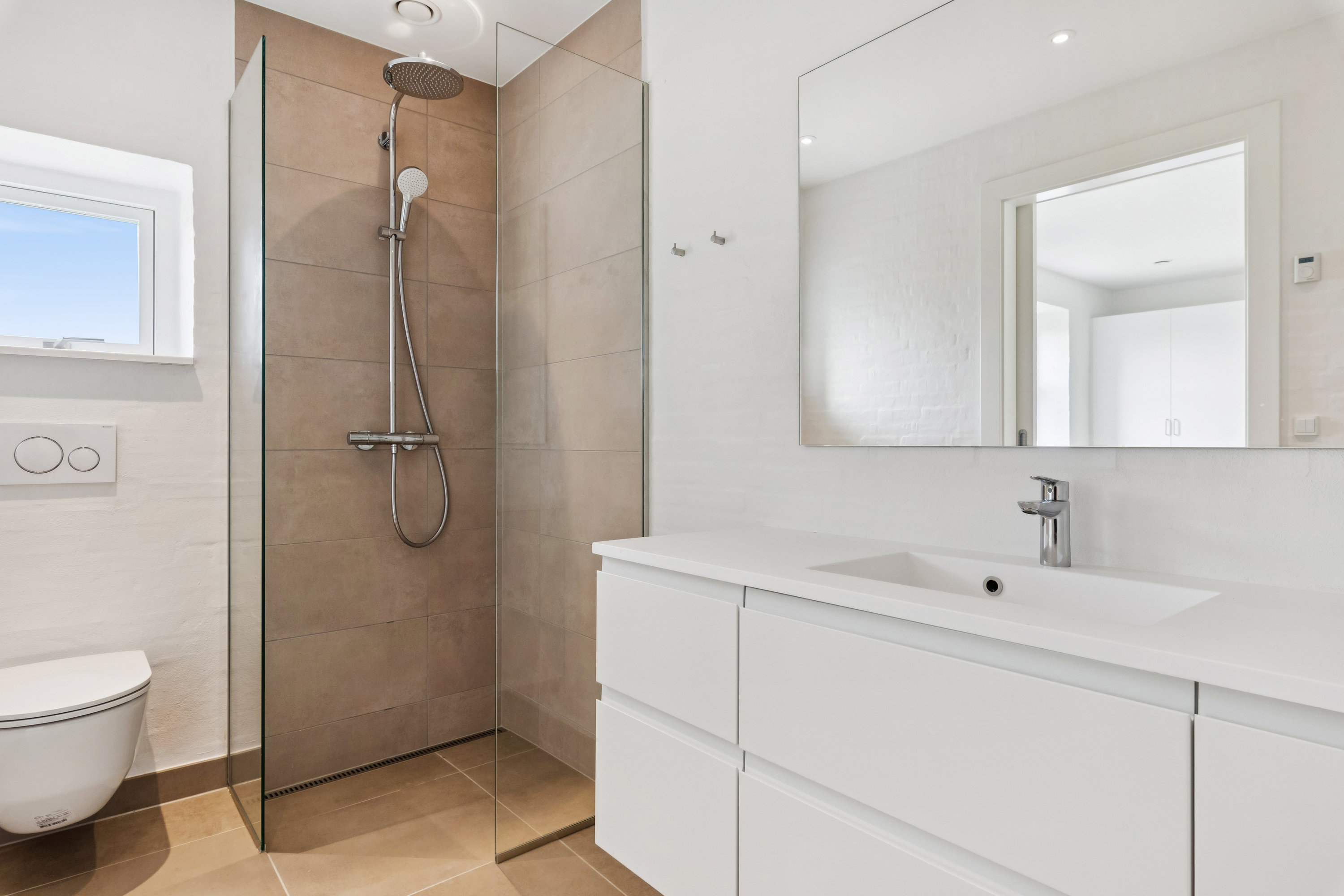 Fremhævet badeværelse billede i fuldskærmstilstand. Billede af Gl Visborgvej 44A, 9560 Hadsund