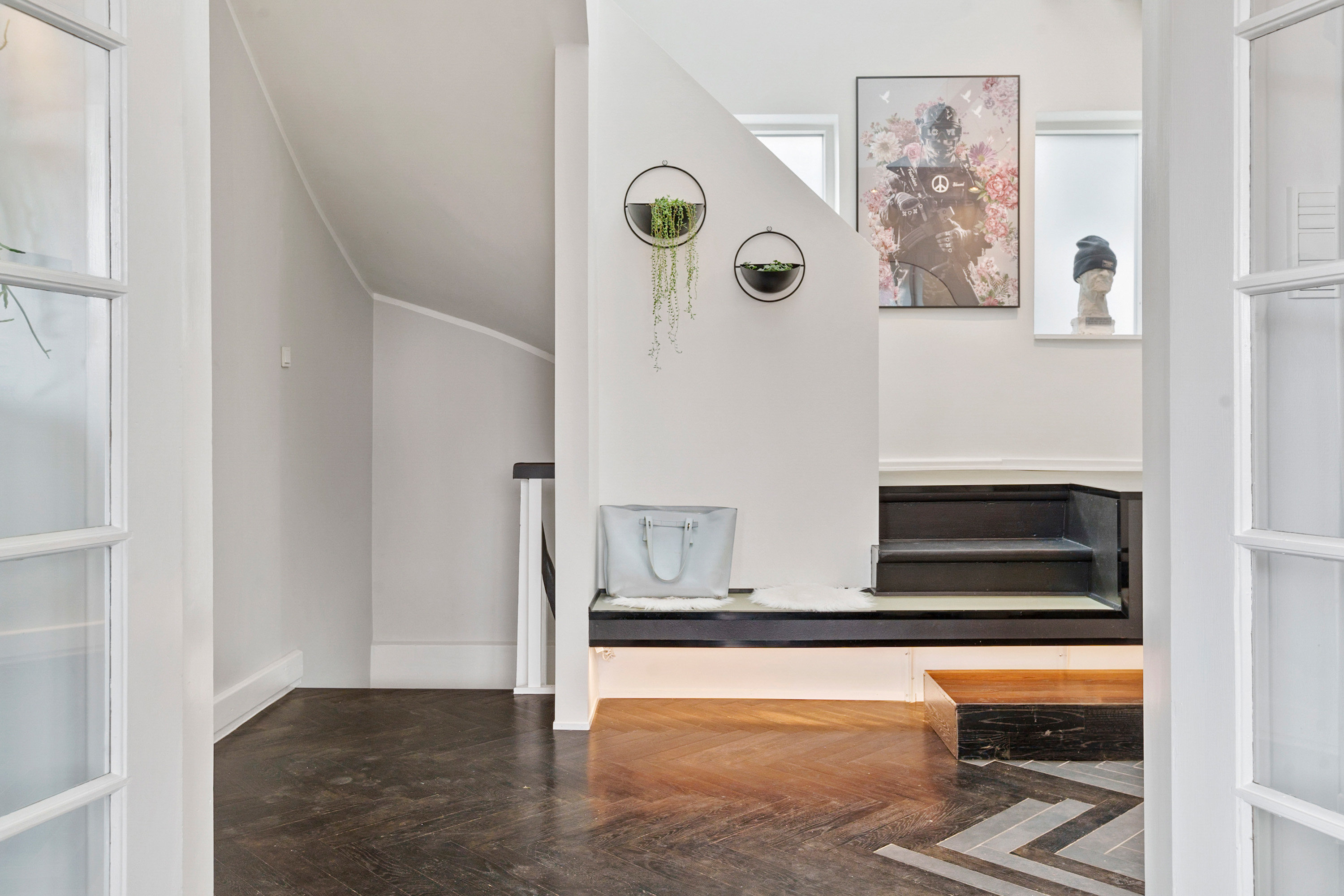 Fremhævet entré billede i fuldskærmstilstand. Billede af Skovvej 13, 2750 Ballerup