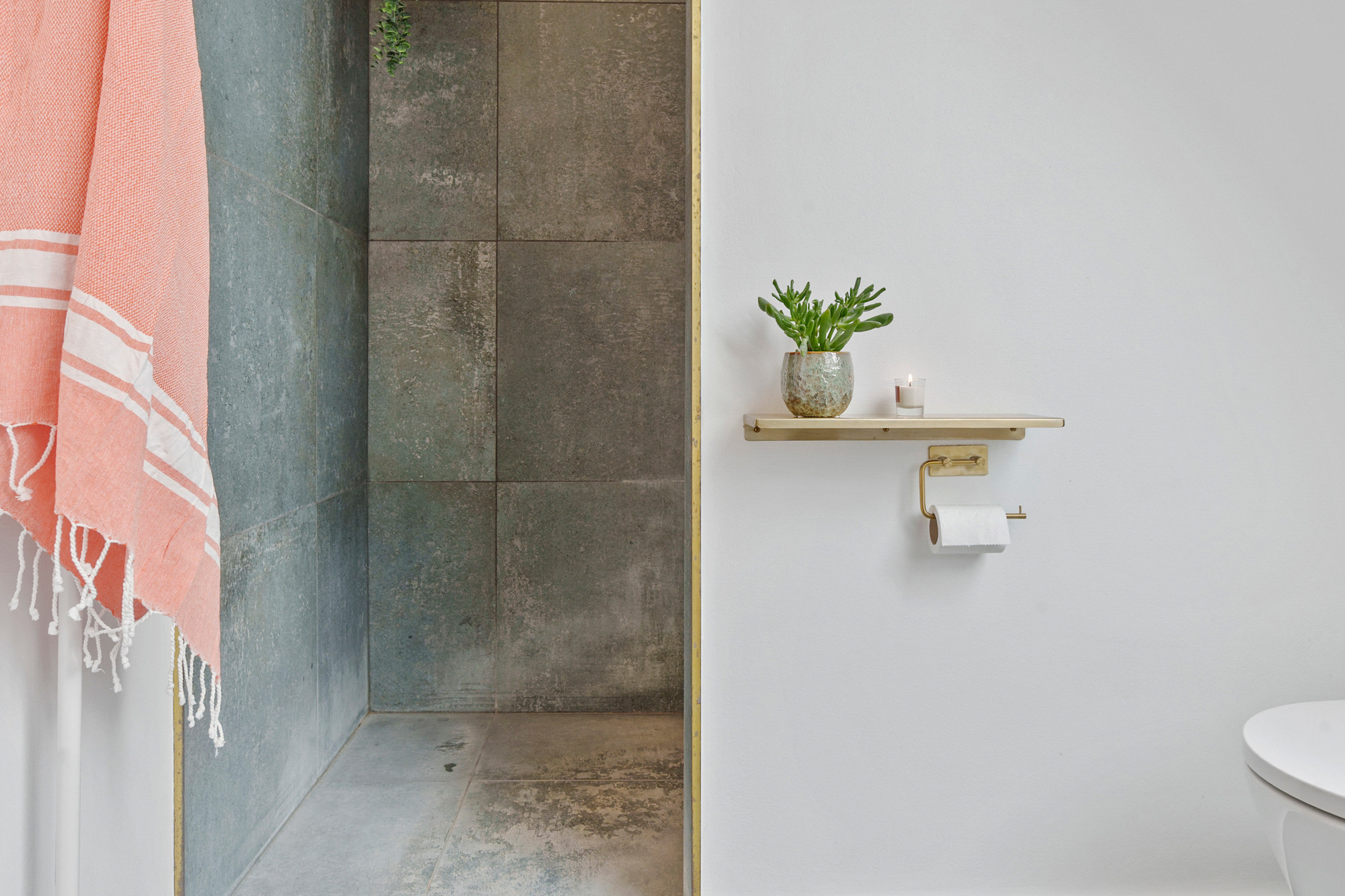 Fremhævet bad 1. sal billede i fuldskærmstilstand. Billede af Skovvej 13, 2750 Ballerup