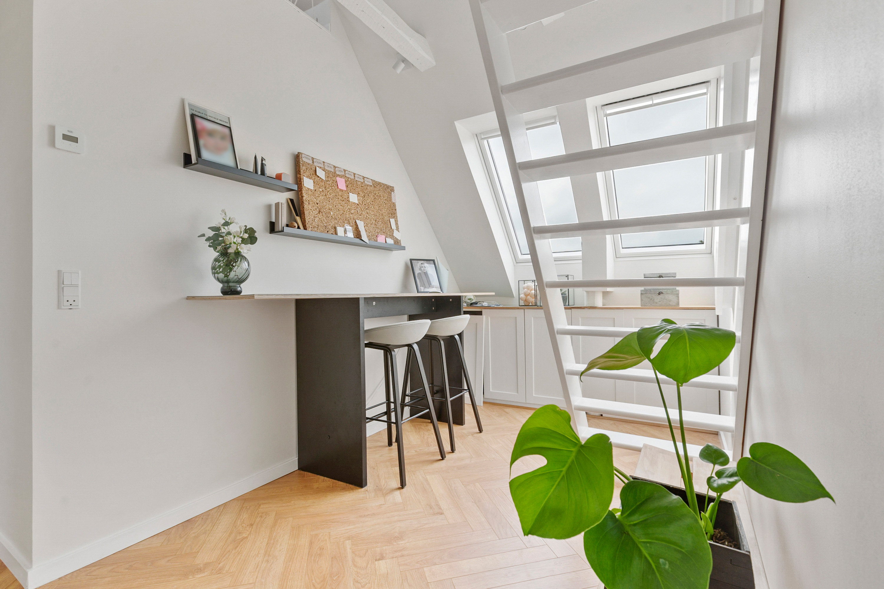 Fremhævet mellemgang billede i fuldskærmstilstand. Billede af Skovvej 13, 2750 Ballerup