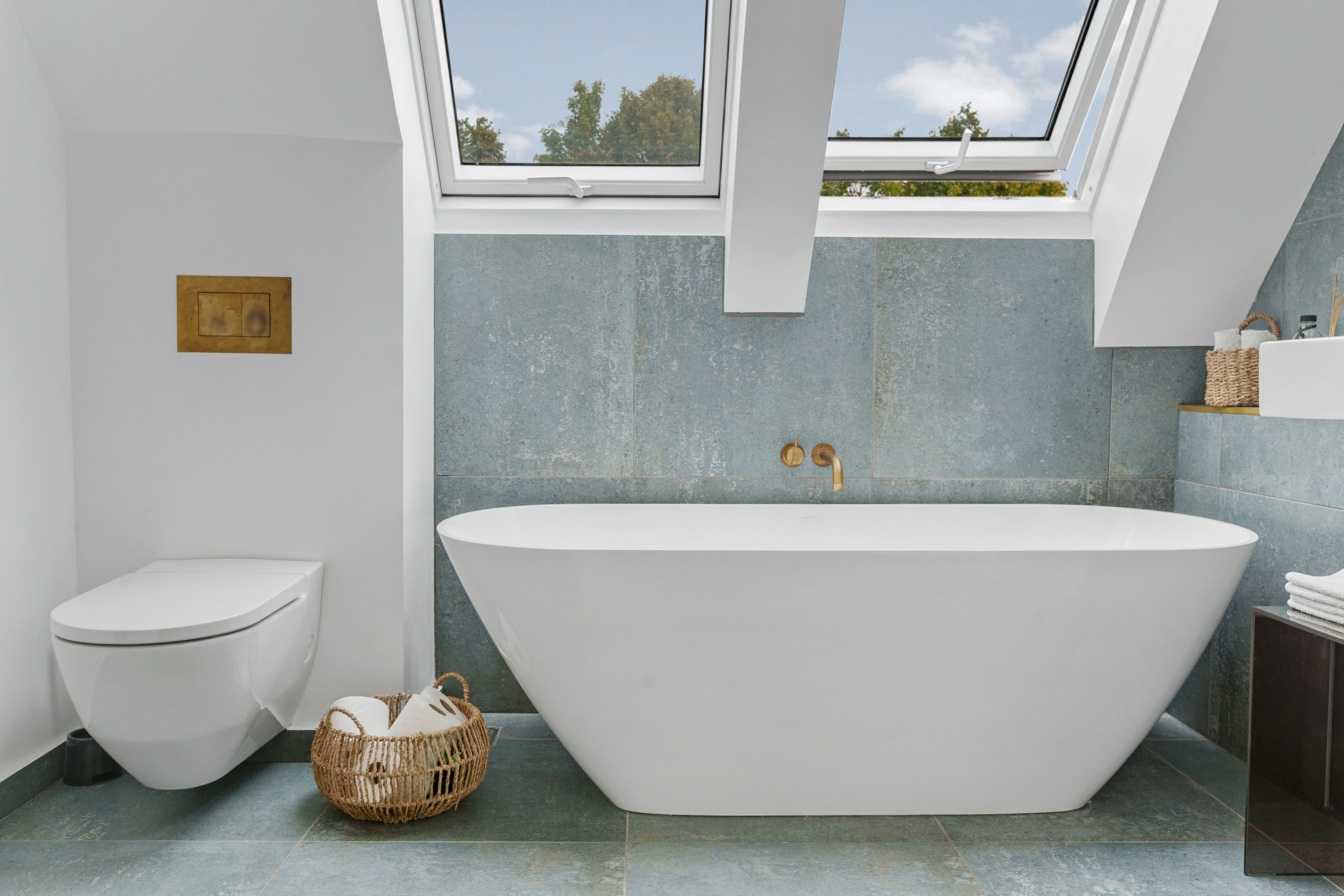 Fremhævet bad 1. sal billede i fuldskærmstilstand. Billede af Skovvej 13, 2750 Ballerup