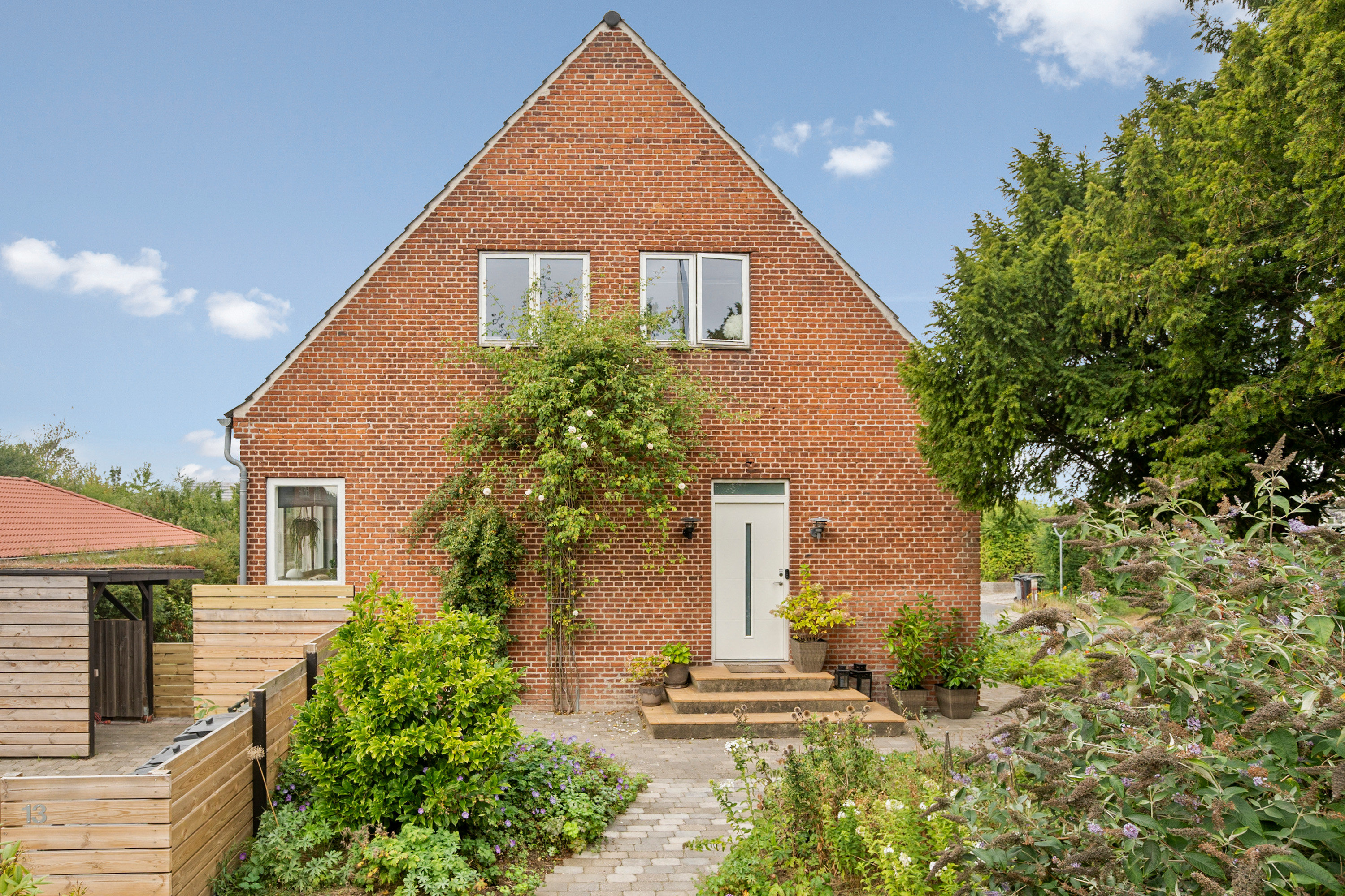 Fremhævet ude billede i fuldskærmstilstand. Billede af Skovvej 13, 2750 Ballerup