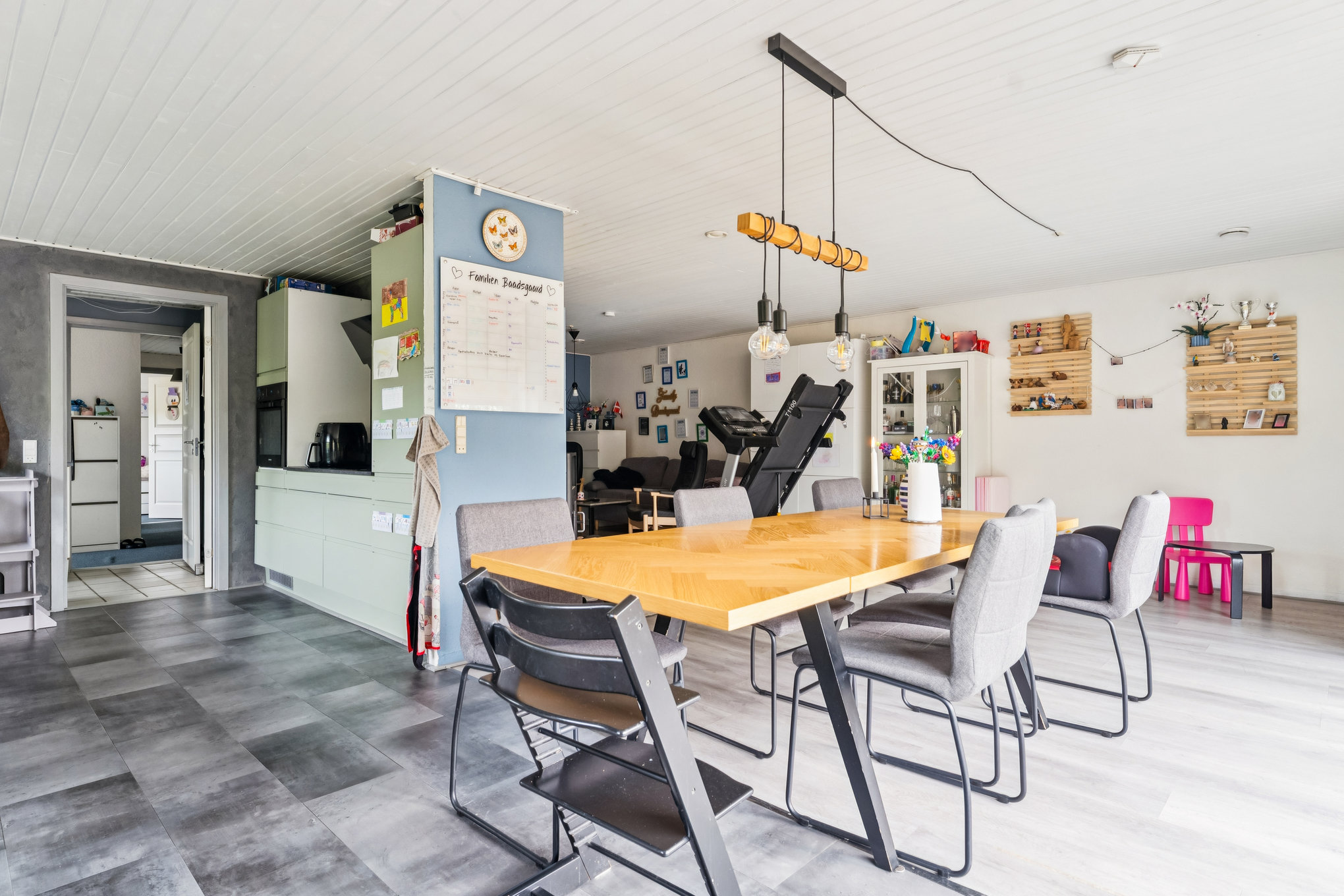 Fremhævet stue billede i fuldskærmstilstand. Billede af Svinget 2, Nørbæk, 8990 Fårup