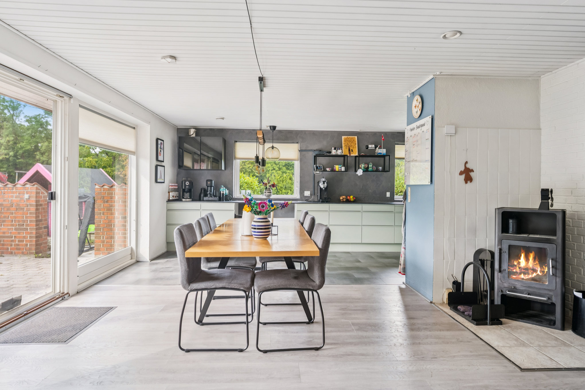 Fremhævet stue billede i fuldskærmstilstand. Billede af Svinget 2, Nørbæk, 8990 Fårup