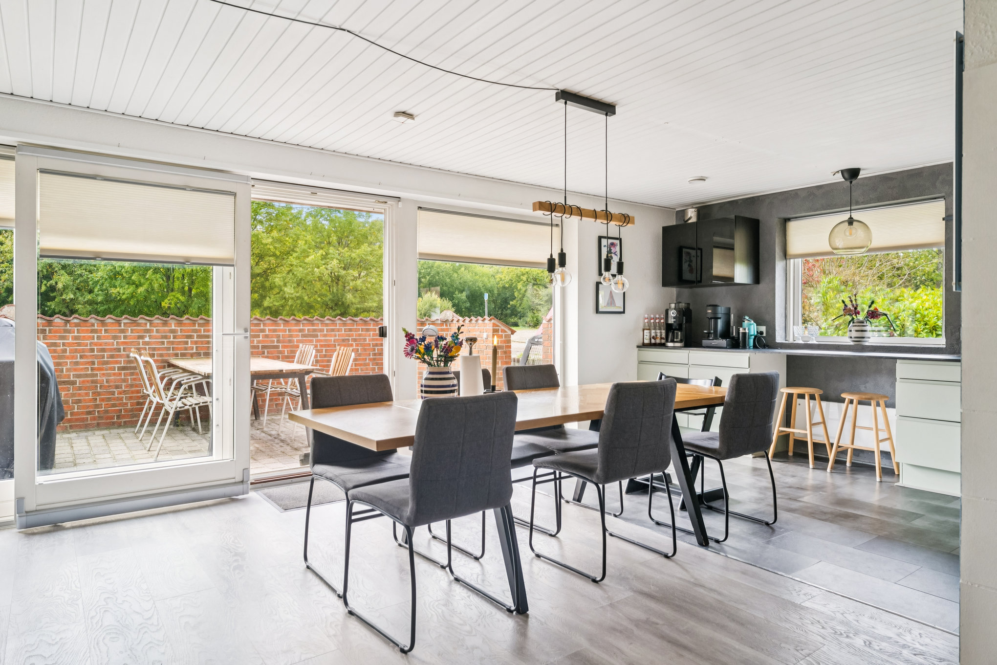 Fremhævet stue billede i fuldskærmstilstand. Billede af Svinget 2, Nørbæk, 8990 Fårup