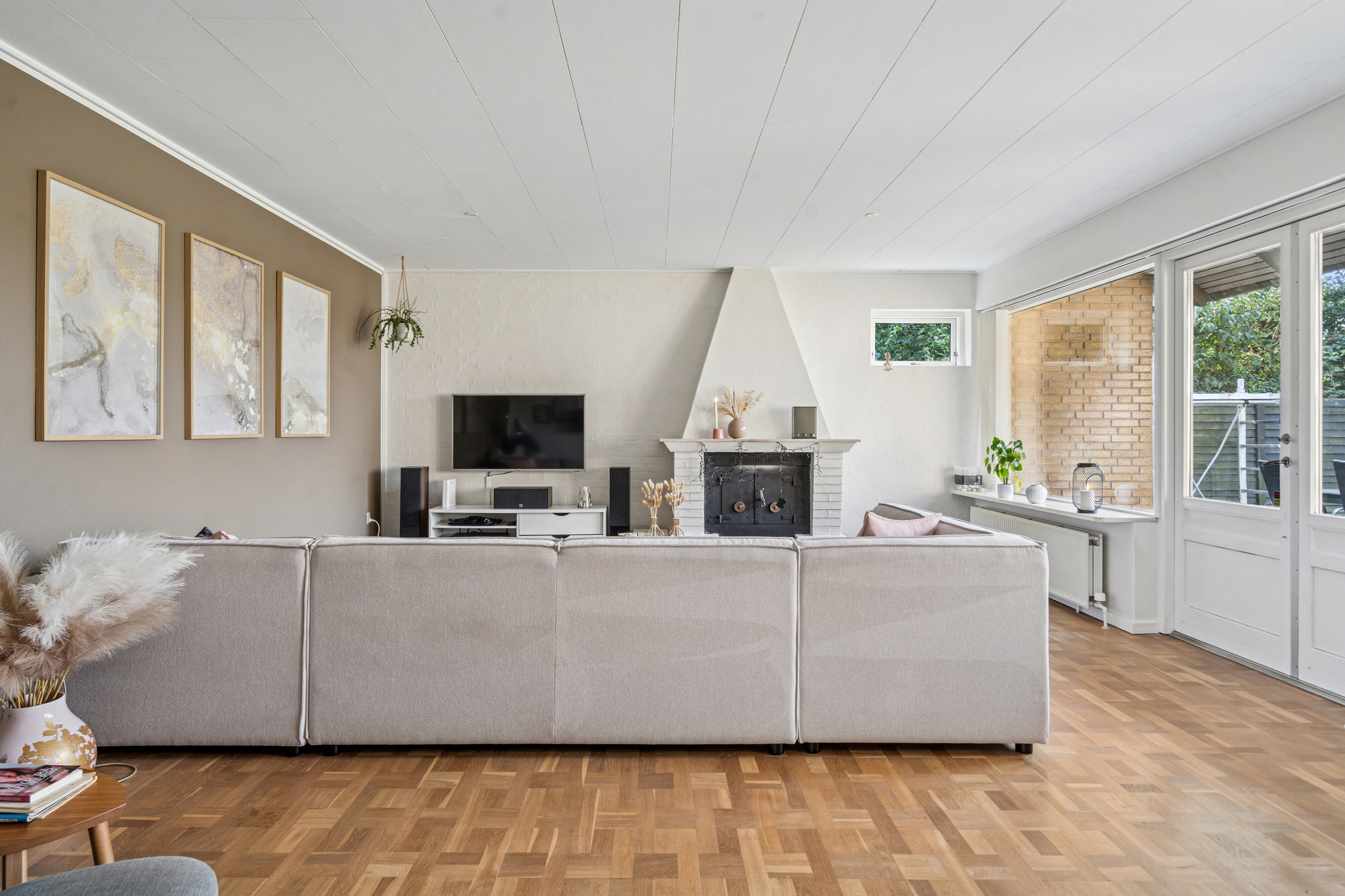 Fremhævet stue billede i fuldskærmstilstand. Billede af Vedbendvej 1, 5550 Langeskov