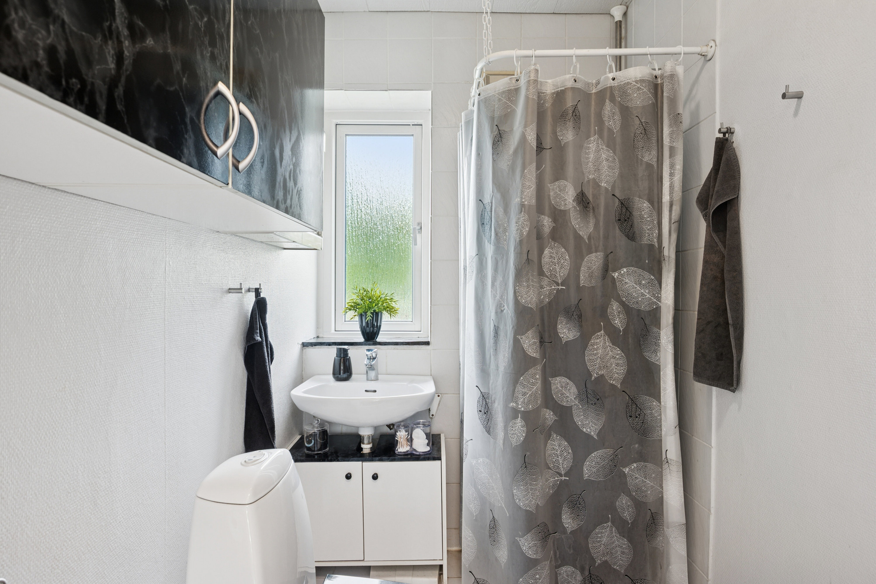 Fremhævet badeværelse billede i fuldskærmstilstand. Billede af Rødovrevej 15, 2610 Rødovre