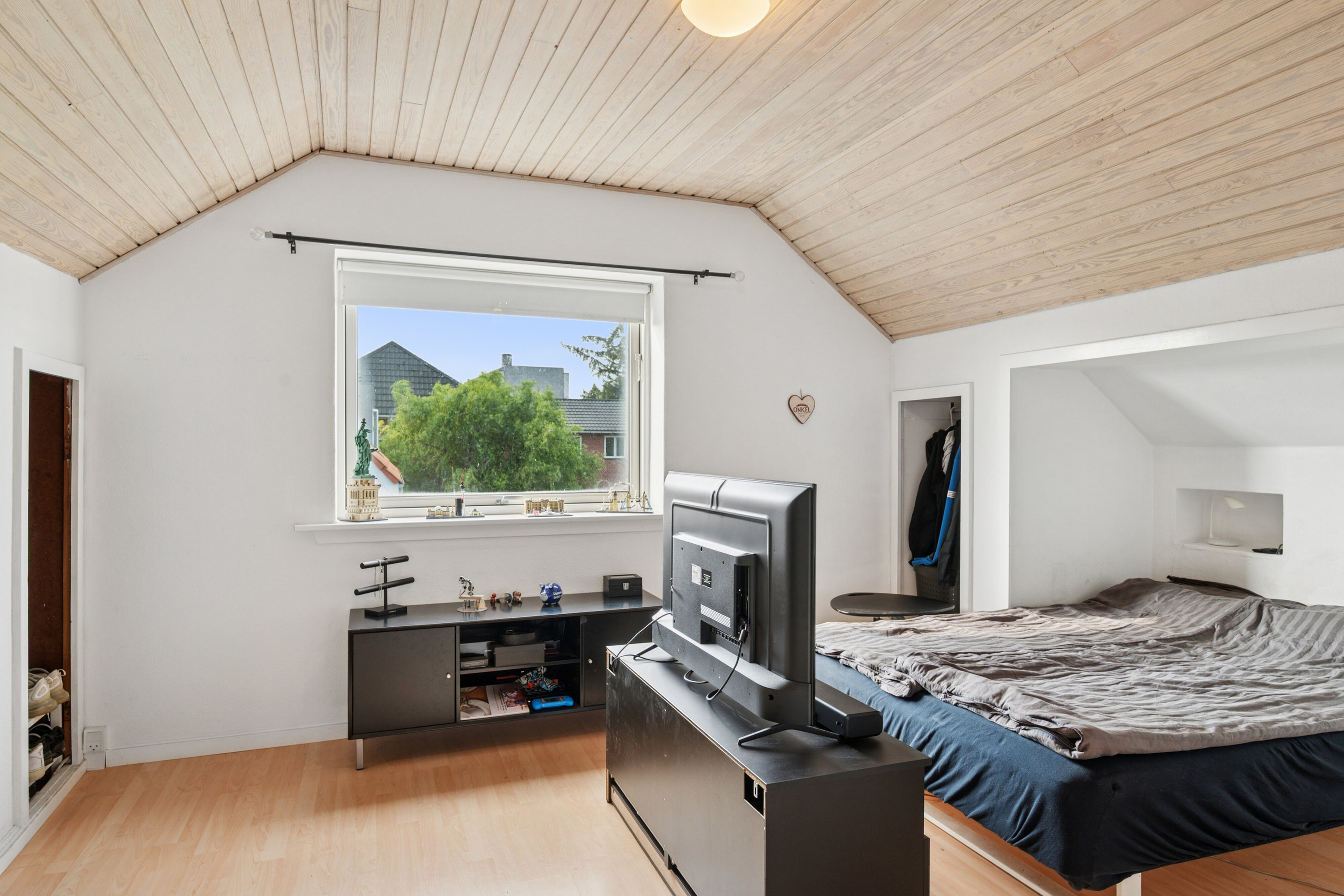 Fremhævet soveværelse billede i fuldskærmstilstand. Billede af Rødovrevej 15, 2610 Rødovre