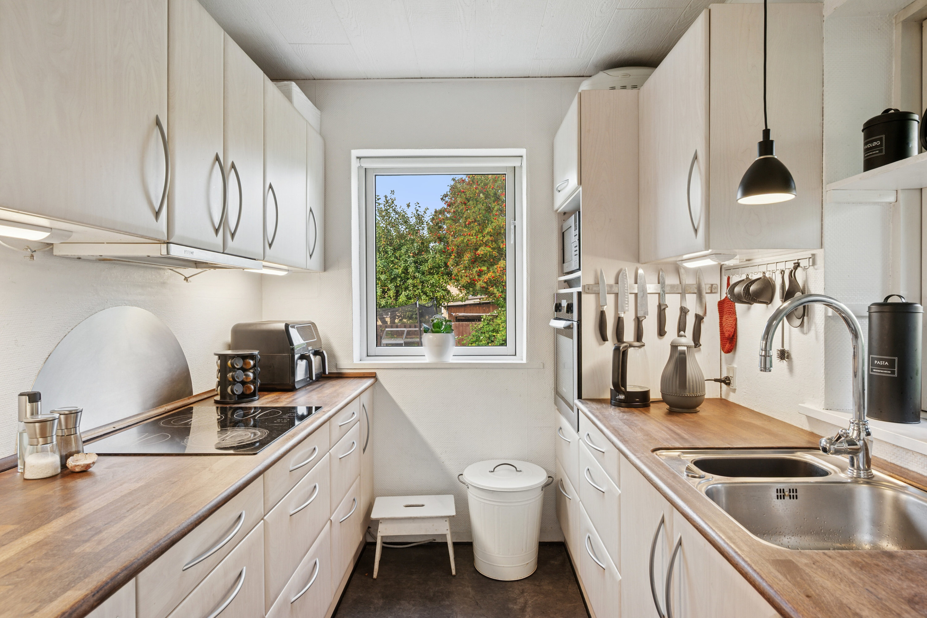 Fremhævet køkken billede i fuldskærmstilstand. Billede af Rødovrevej 15, 2610 Rødovre