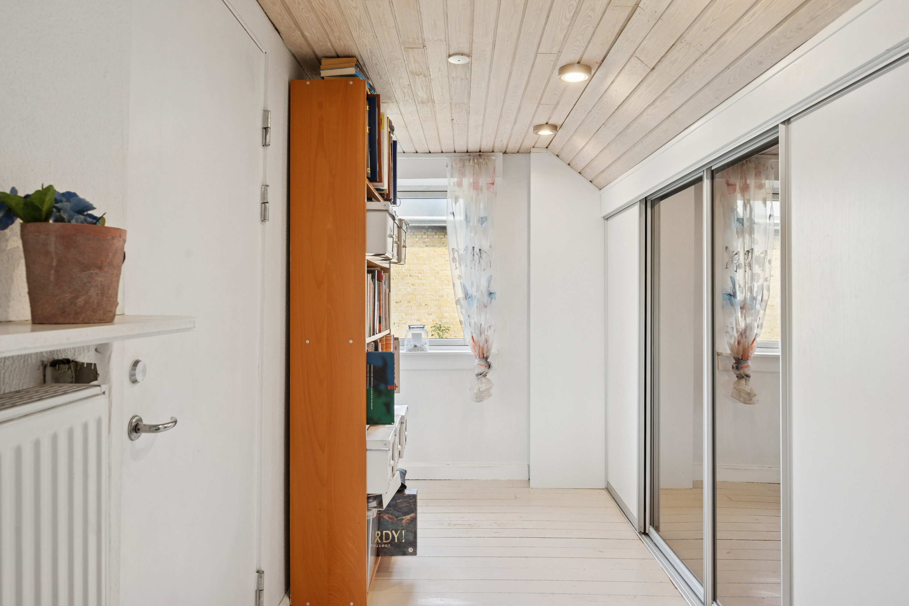 Fremhævet gang billede i fuldskærmstilstand. Billede af Rødovrevej 15, 2610 Rødovre