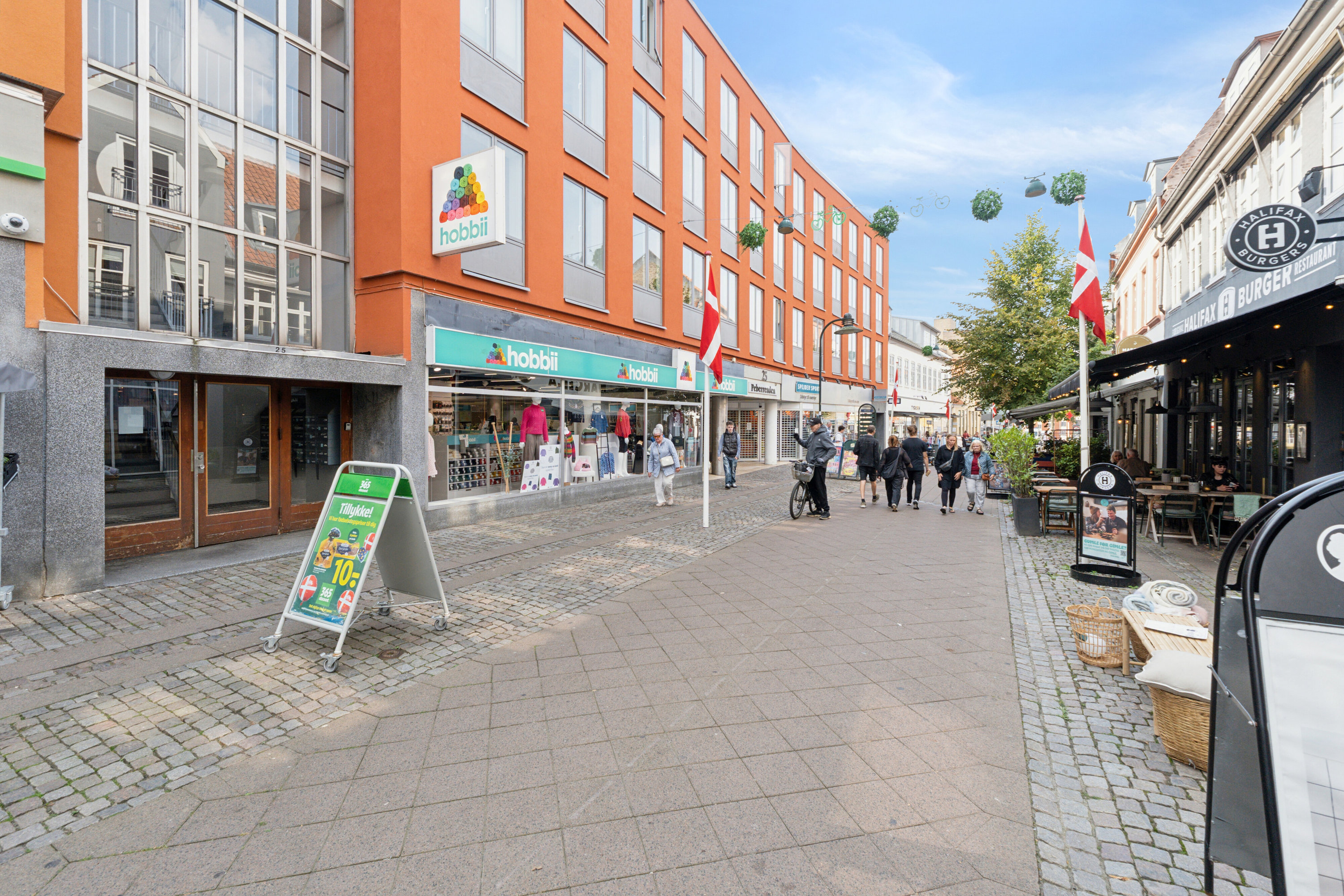 Fremhævet set fra vejen billede i fuldskærmstilstand. Billede af Skomagergade 25, 2. 301., 4000 Roskilde