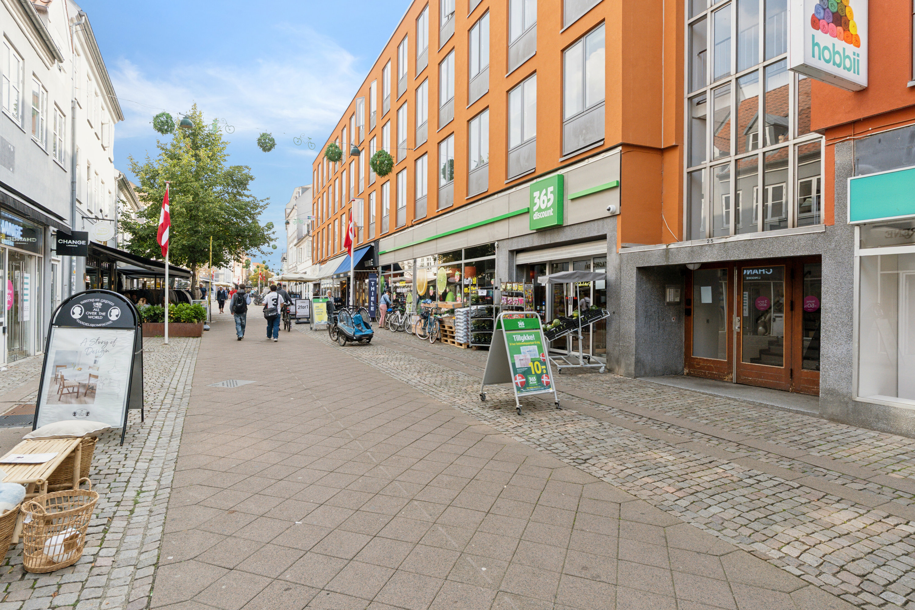 Fremhævet set fra vejen billede i fuldskærmstilstand. Billede af Skomagergade 25, 2. 301., 4000 Roskilde