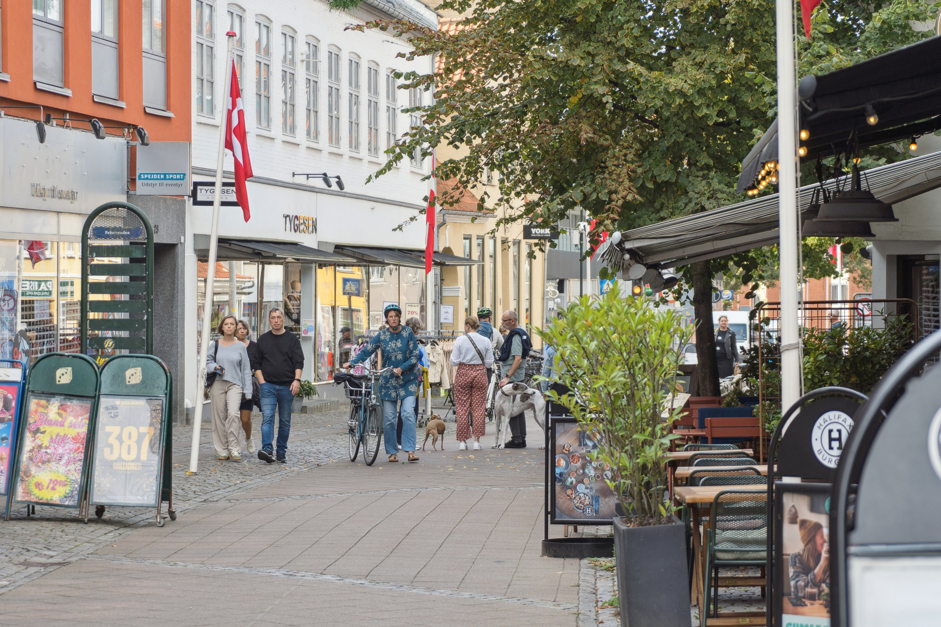 Fremhævet set fra vejen billede i fuldskærmstilstand. Billede af Skomagergade 25, 2. 301., 4000 Roskilde