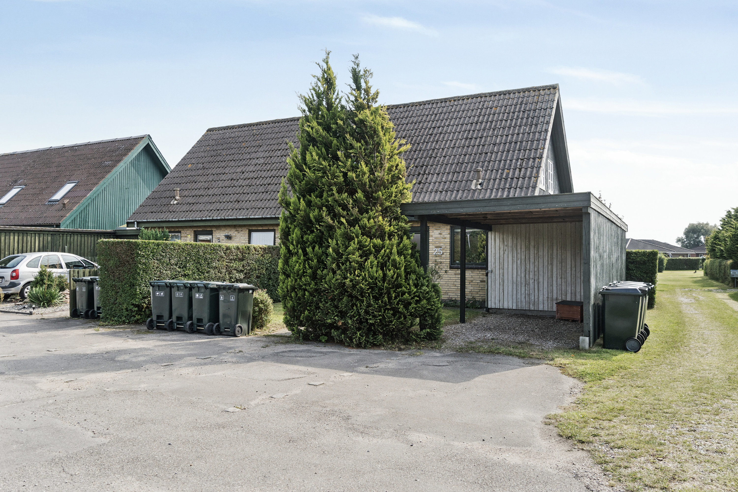 Fremhævet set fra vejen billede i fuldskærmstilstand. Billede af Hedelyngen 25, 4573 Højby