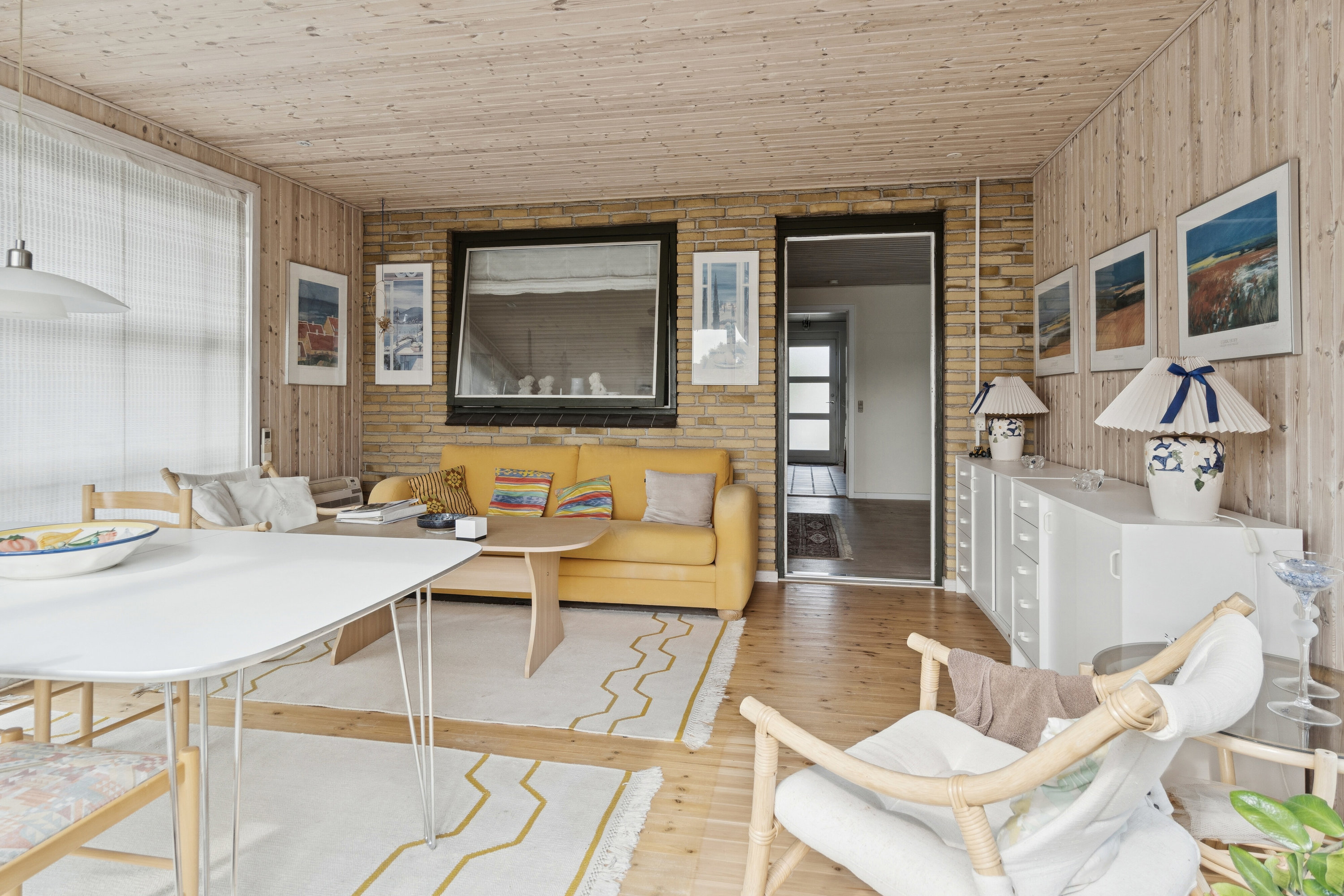 Fremhævet stue billede i fuldskærmstilstand. Billede af Hedelyngen 25, 4573 Højby