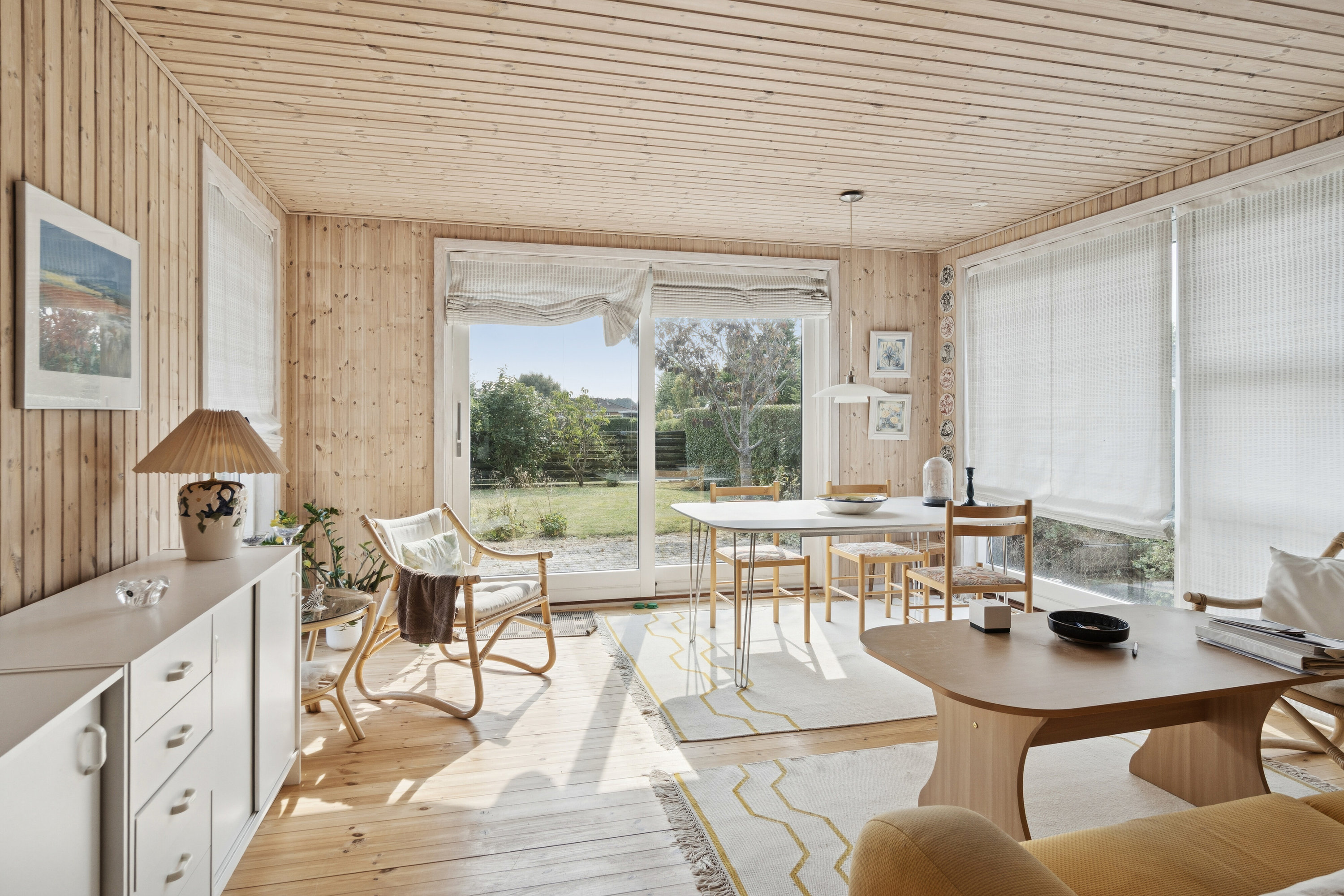 Fremhævet stue billede i fuldskærmstilstand. Billede af Hedelyngen 25, 4573 Højby