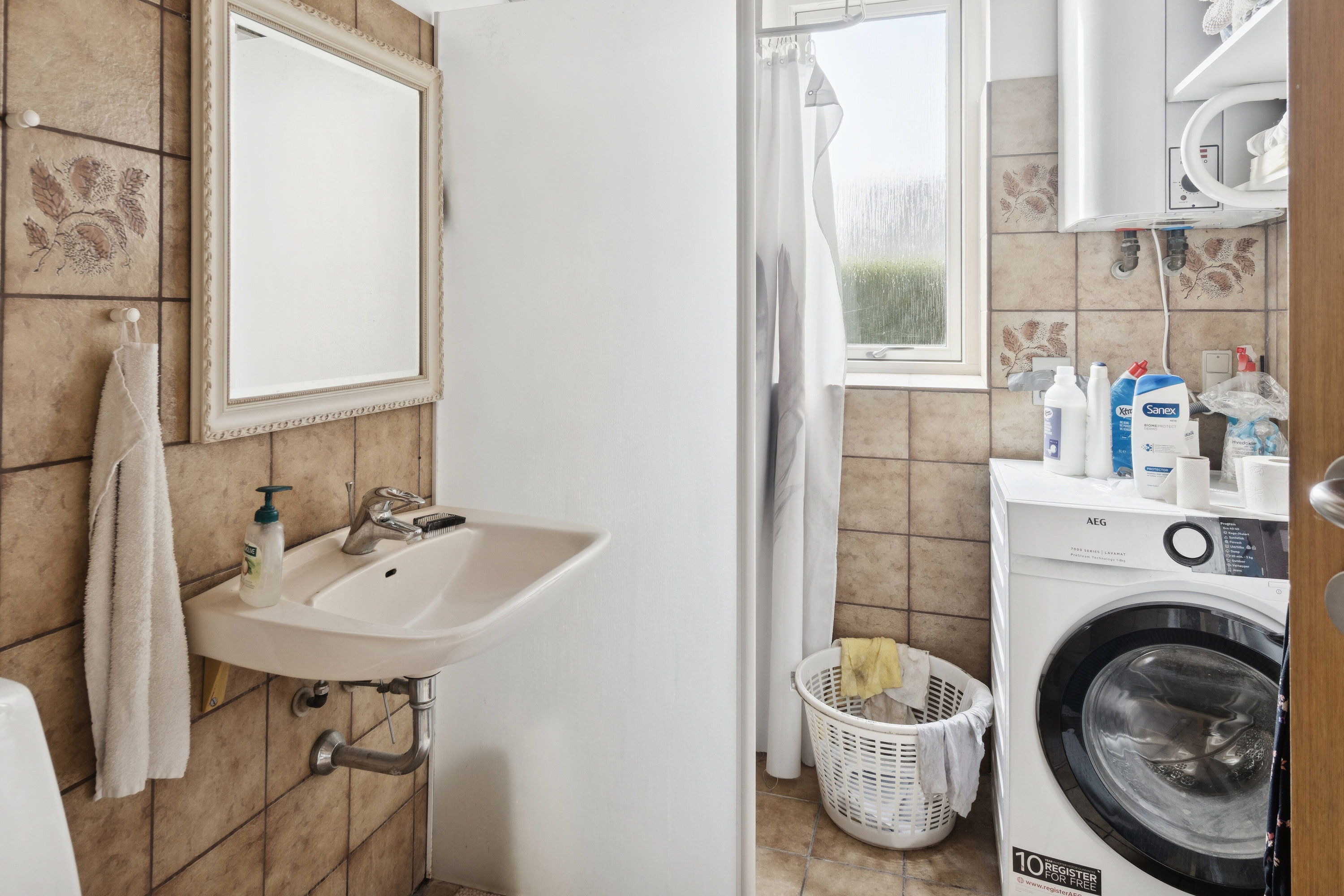 Fremhævet badeværelse billede i fuldskærmstilstand. Billede af Hedelyngen 25, 4573 Højby