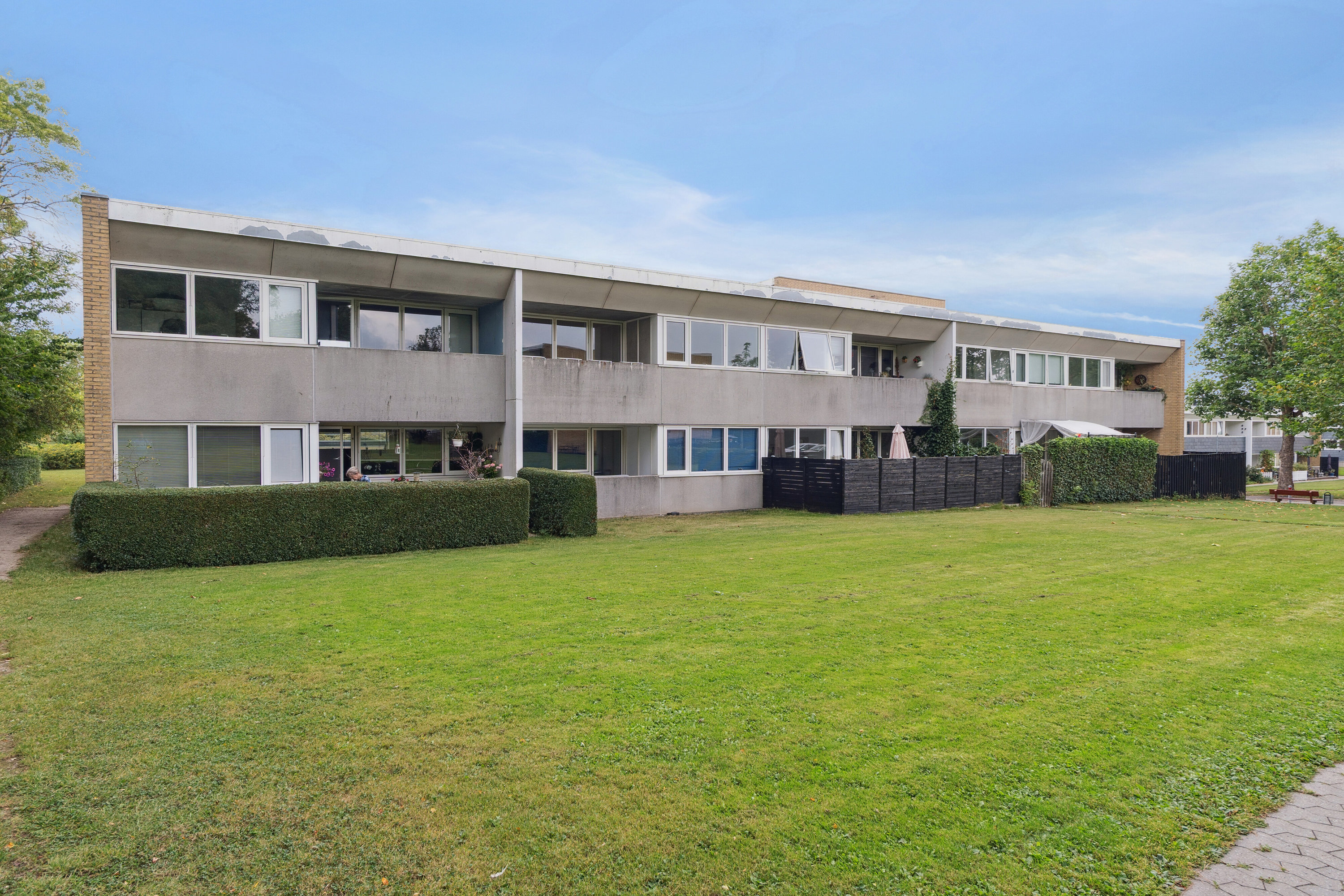 Miniaturebillede 2: set fra haven. Billede af Dommervænget 4E, 1. 4., 4000 Roskilde