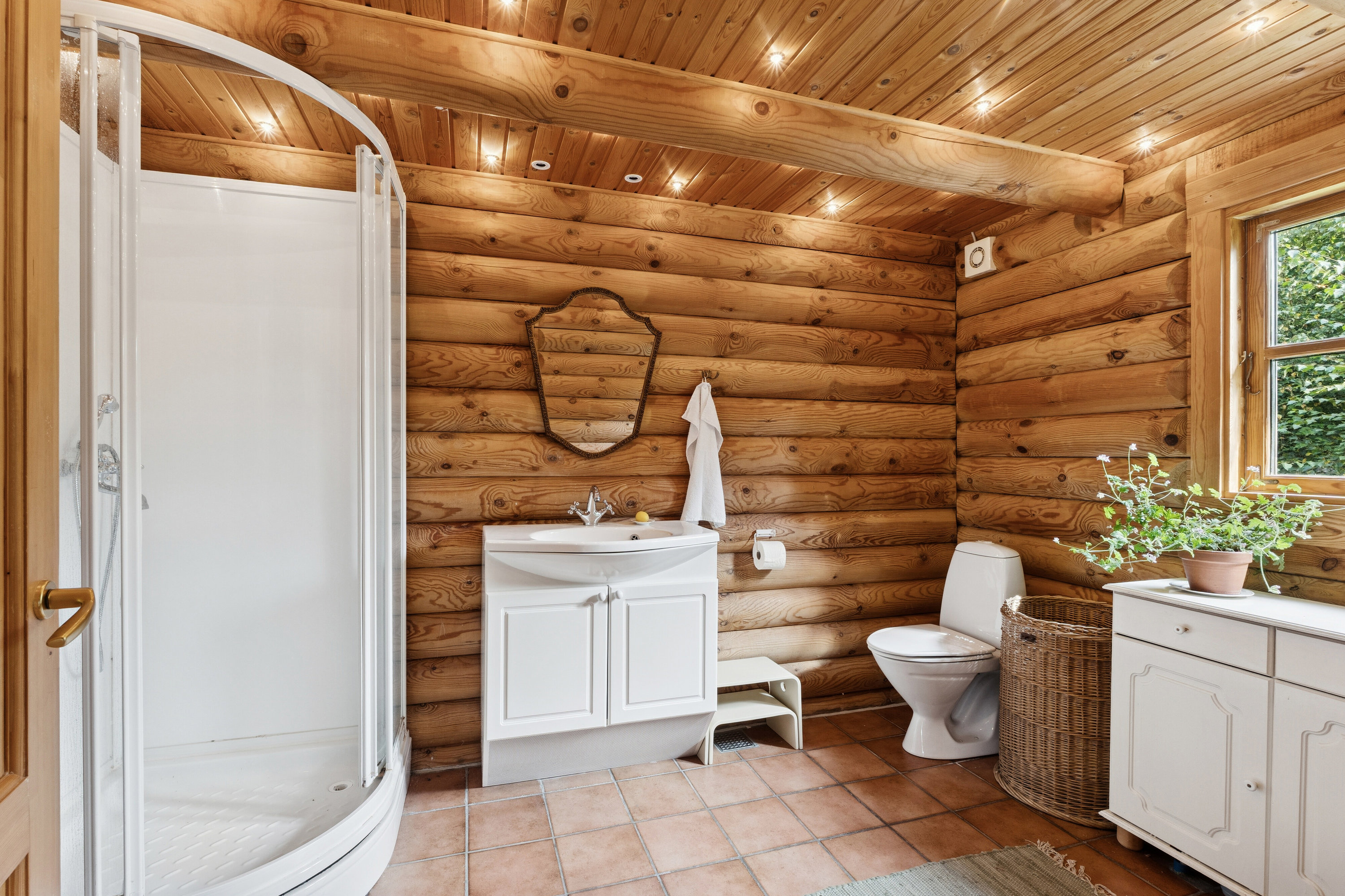 Fremhævet badeværelse billede i fuldskærmstilstand. Billede af Spurvevej 19, Ellinge Lyng, 4560 Vig