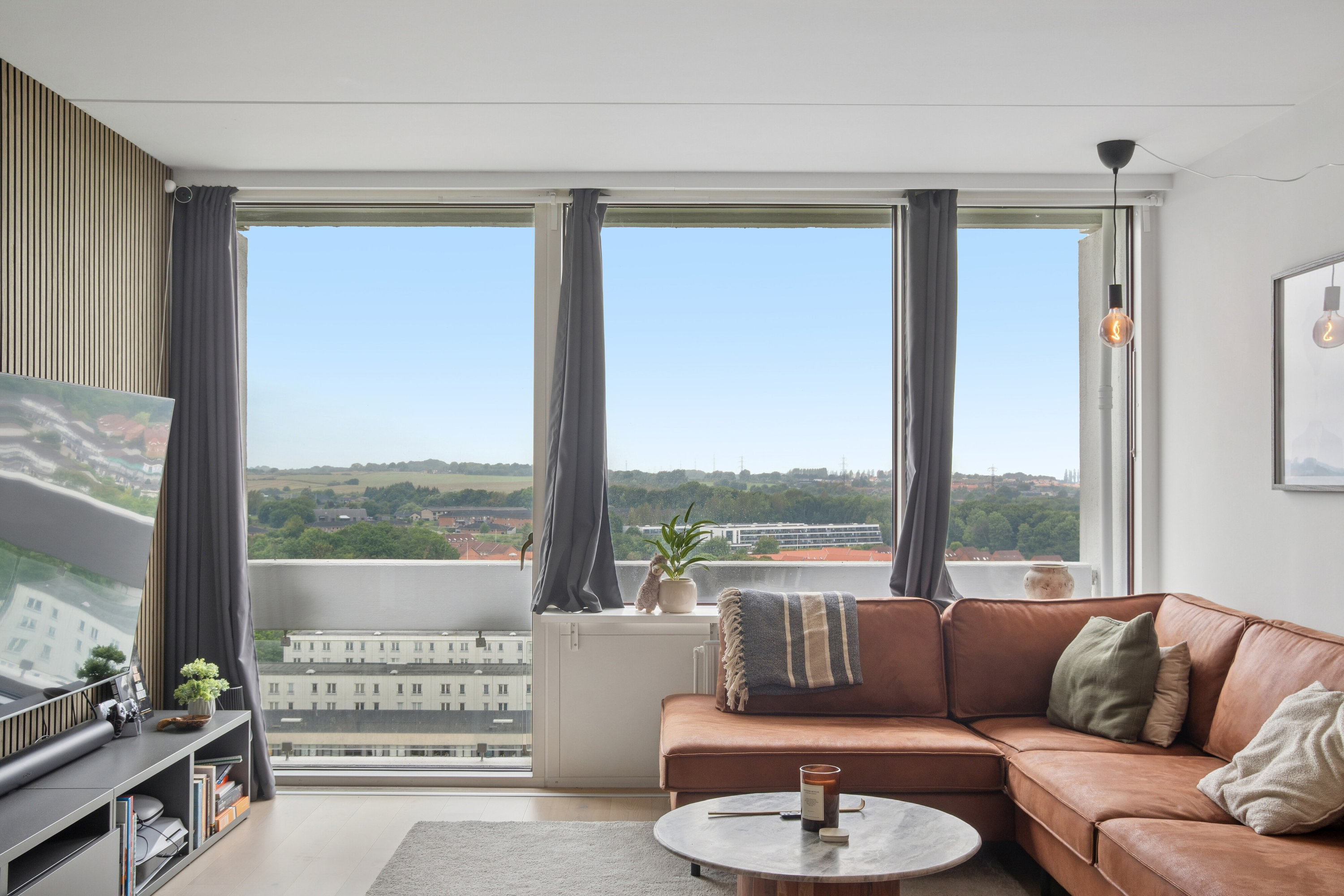 Fremhævet stue billede i fuldskærmstilstand. Billede af Grøfthøjparken 163, 15. th., 8260 Viby J