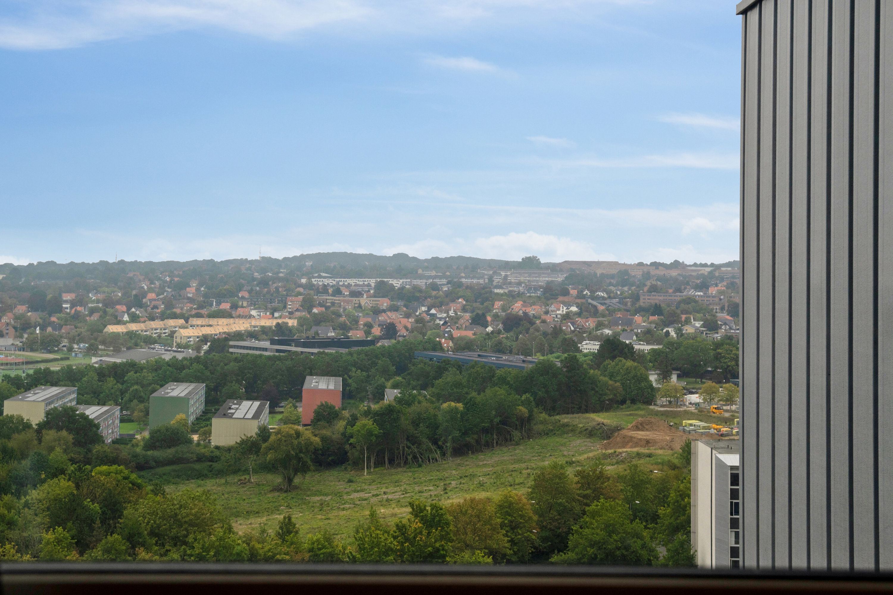 Fremhævet udsigt billede i fuldskærmstilstand. Billede af Grøfthøjparken 163, 15. th., 8260 Viby J