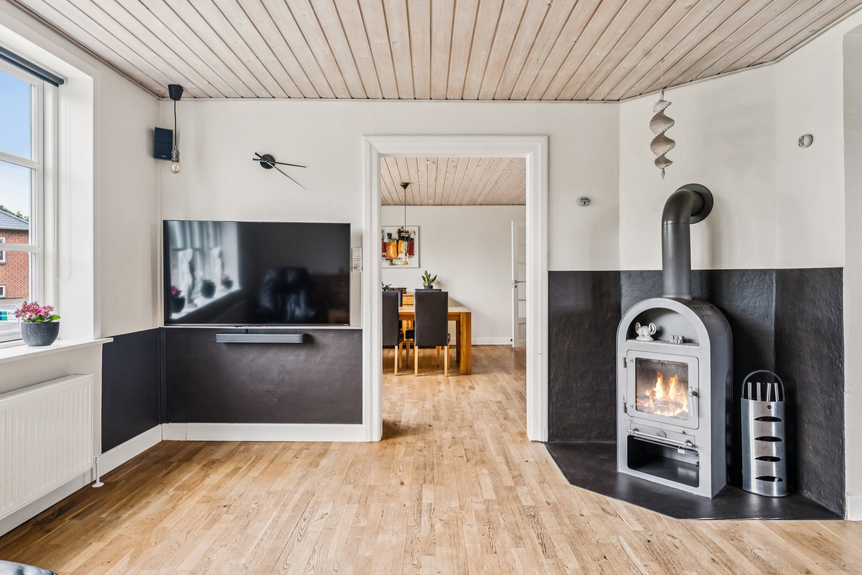 Fremhævet stue billede i fuldskærmstilstand. Billede af Fælledvej 12, 8870 Langå