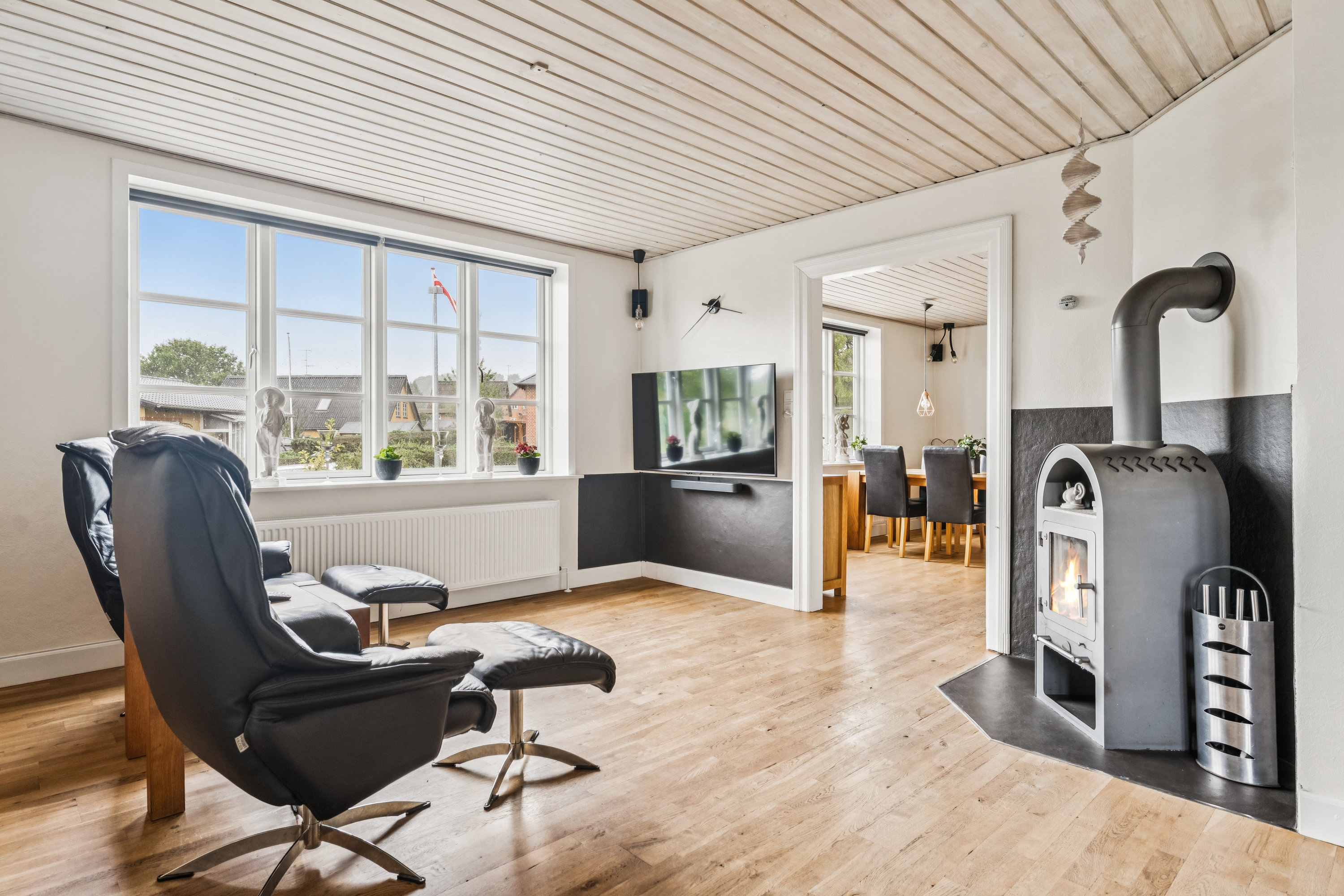 Fremhævet stue billede i fuldskærmstilstand. Billede af Fælledvej 12, 8870 Langå