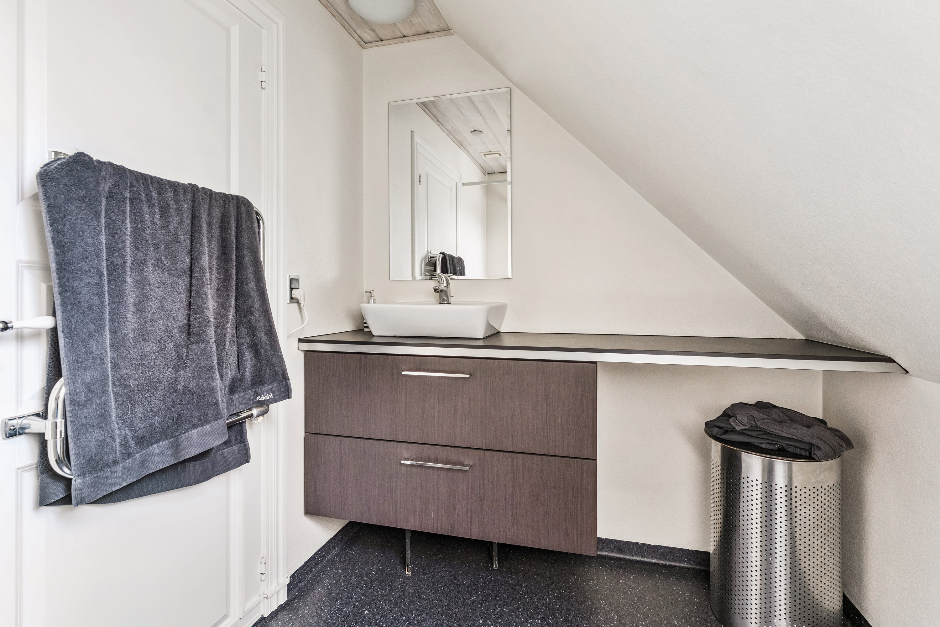 Fremhævet værelse billede i fuldskærmstilstand. Billede af Fælledvej 12, 8870 Langå