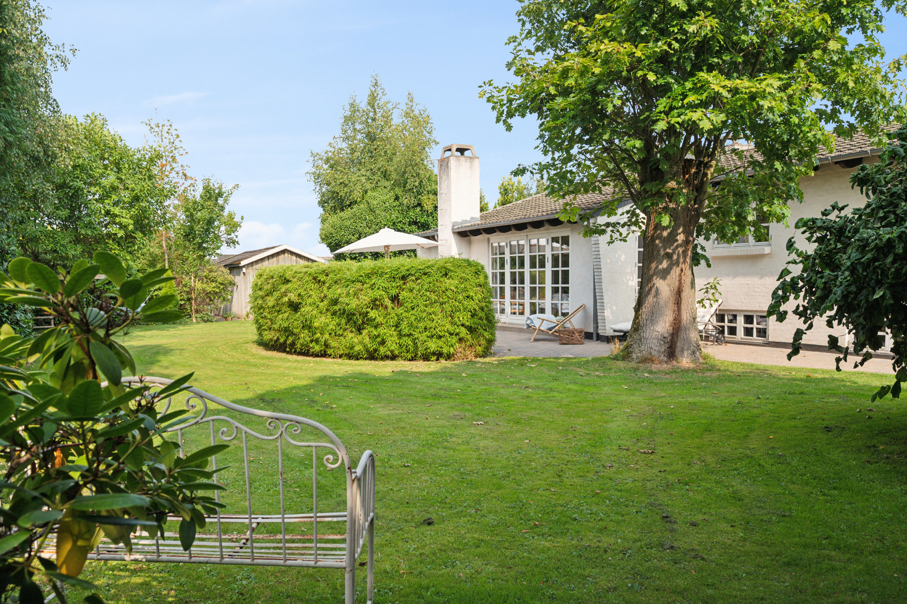 Fremhævet set fra haven billede i fuldskærmstilstand. Billede af Ejbydalsvej 12, 2600 Glostrup