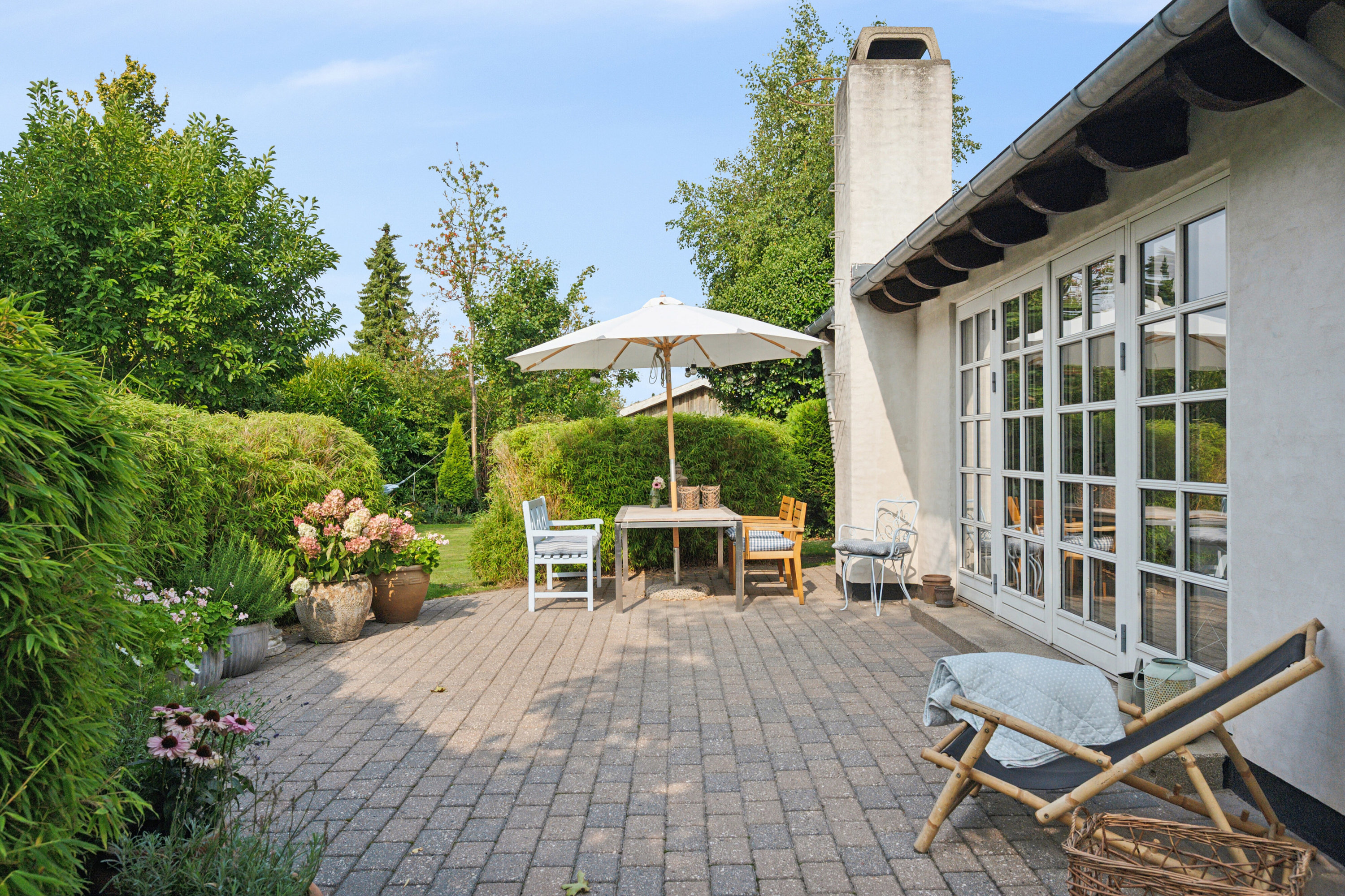 Fremhævet set fra haven billede i fuldskærmstilstand. Billede af Ejbydalsvej 12, 2600 Glostrup