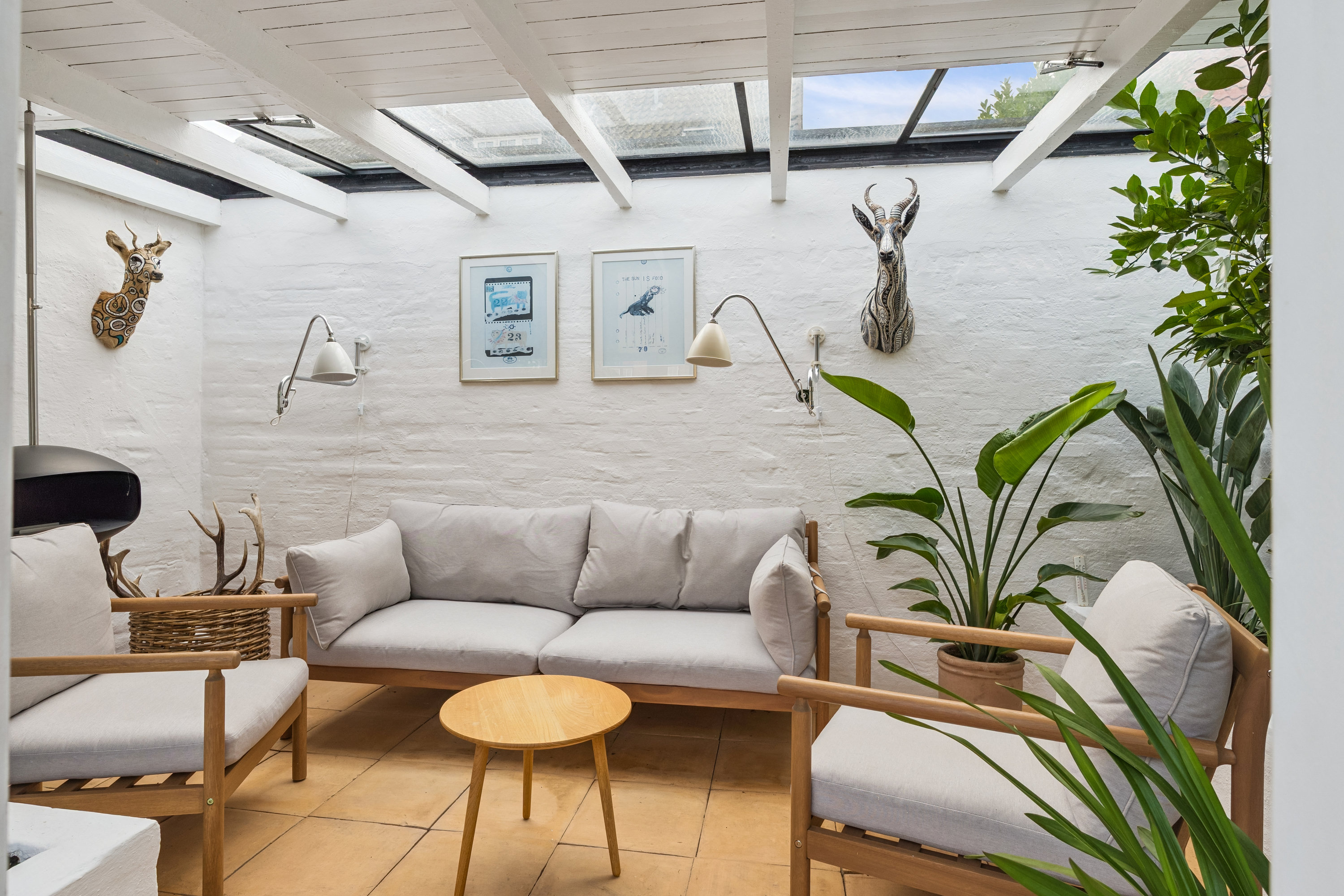 Fremhævet stue billede i fuldskærmstilstand. Billede af Svanevænget 8, 2100 København Ø