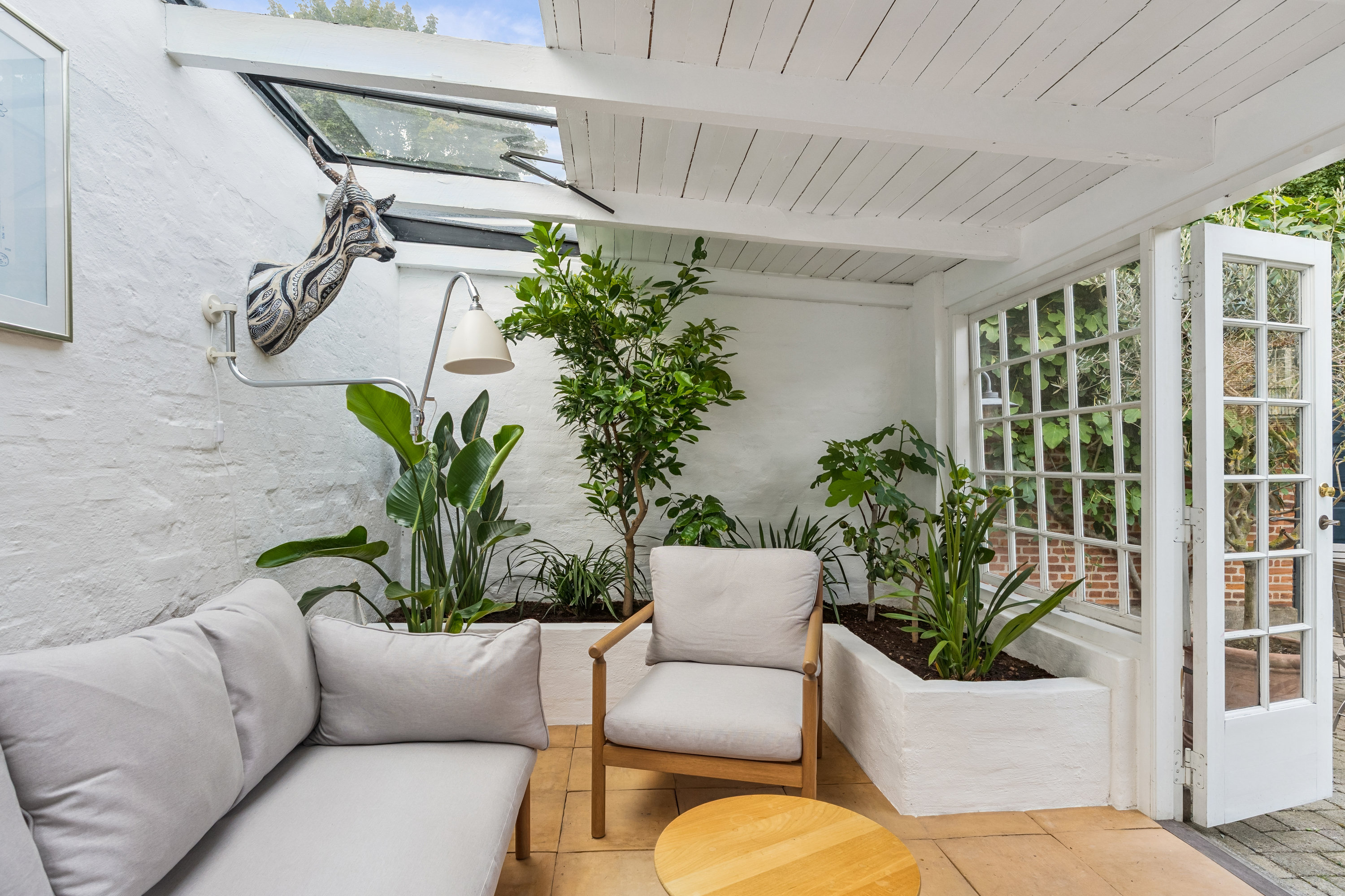 Fremhævet stue billede i fuldskærmstilstand. Billede af Svanevænget 8, 2100 København Ø