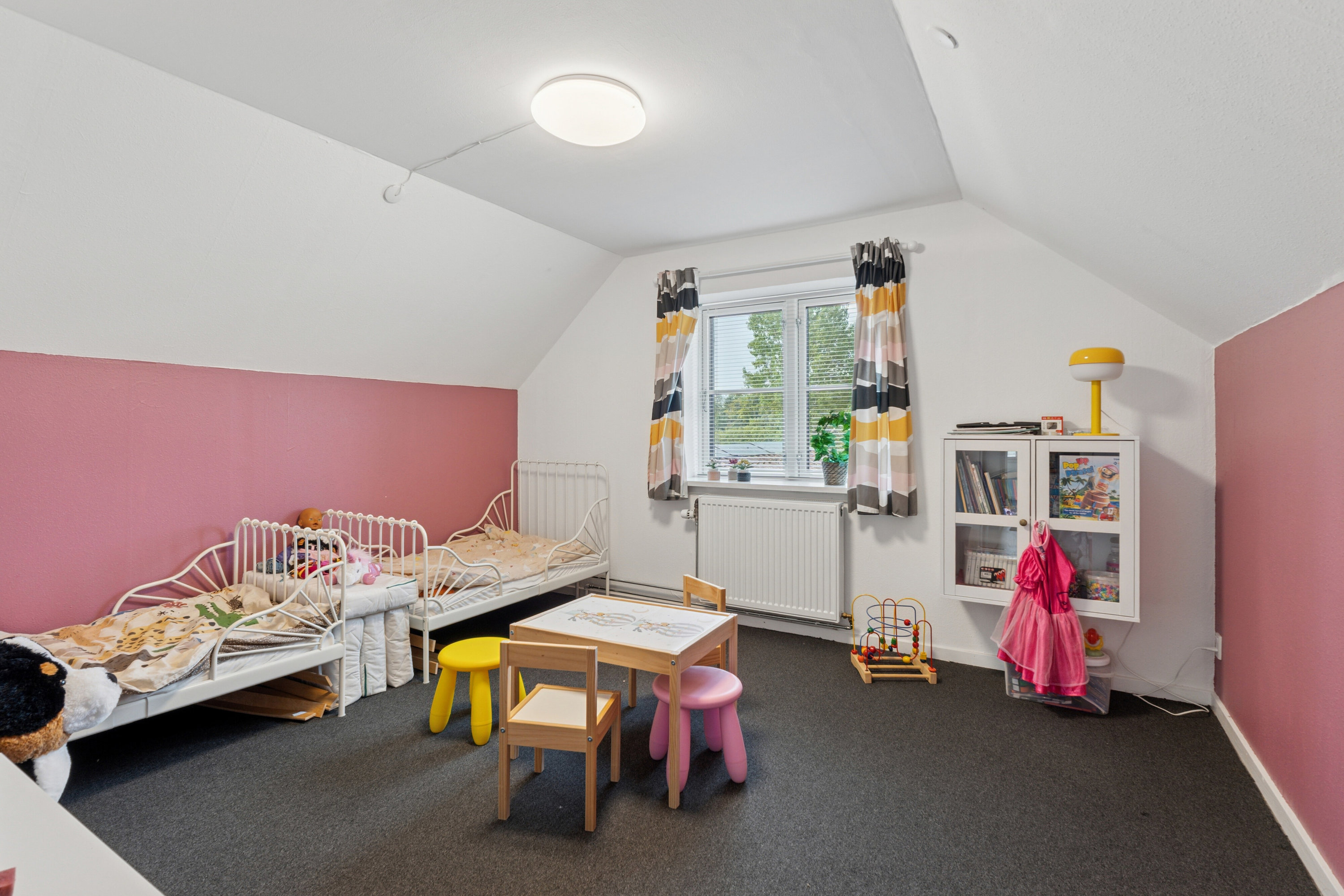 Fremhævet værelse billede i fuldskærmstilstand. Billede af Sdr. Højrupvejen 112, Søllinge, 5750 Ringe