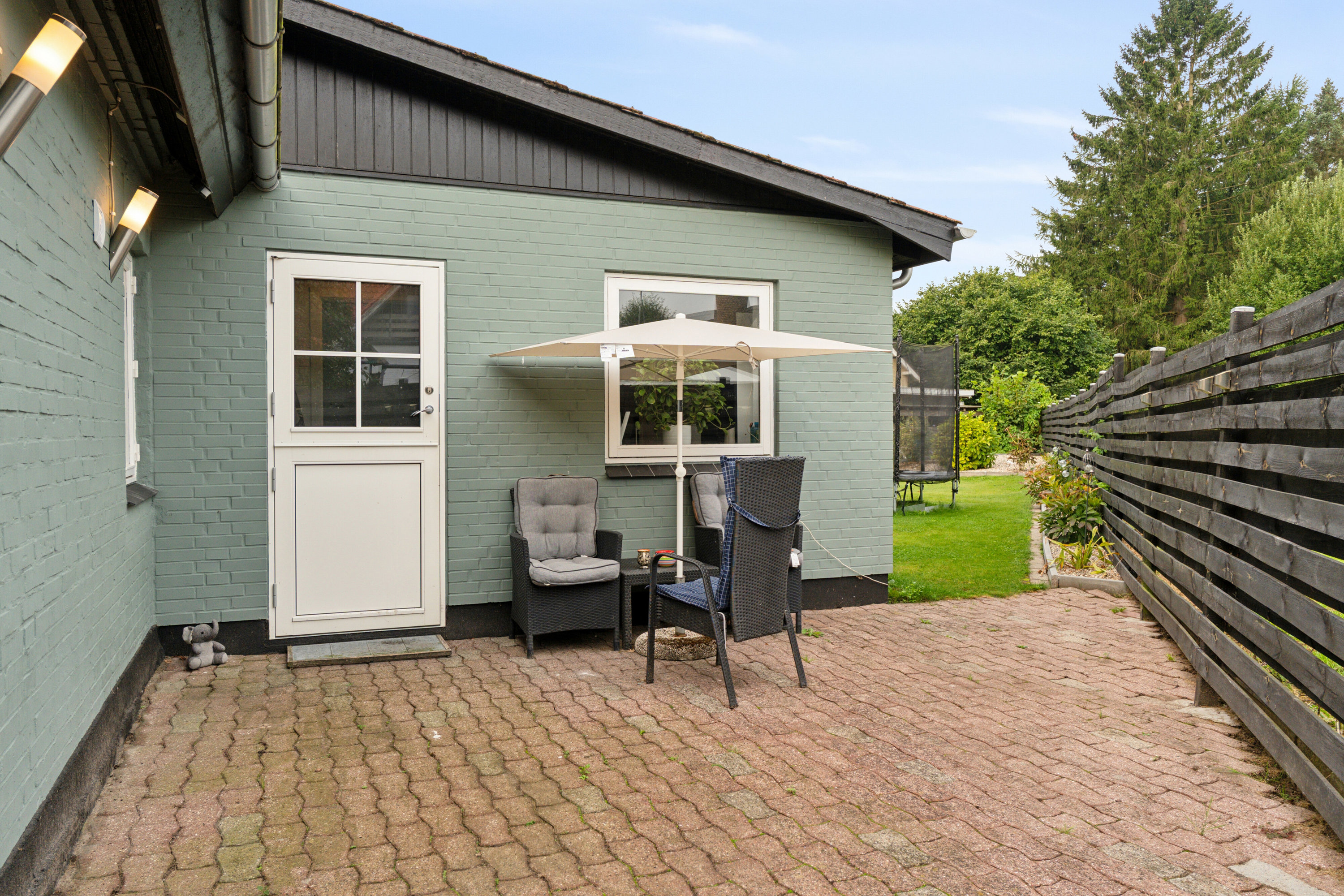 Fremhævet set fra haven billede i fuldskærmstilstand. Billede af Sdr. Højrupvejen 112, Søllinge, 5750 Ringe