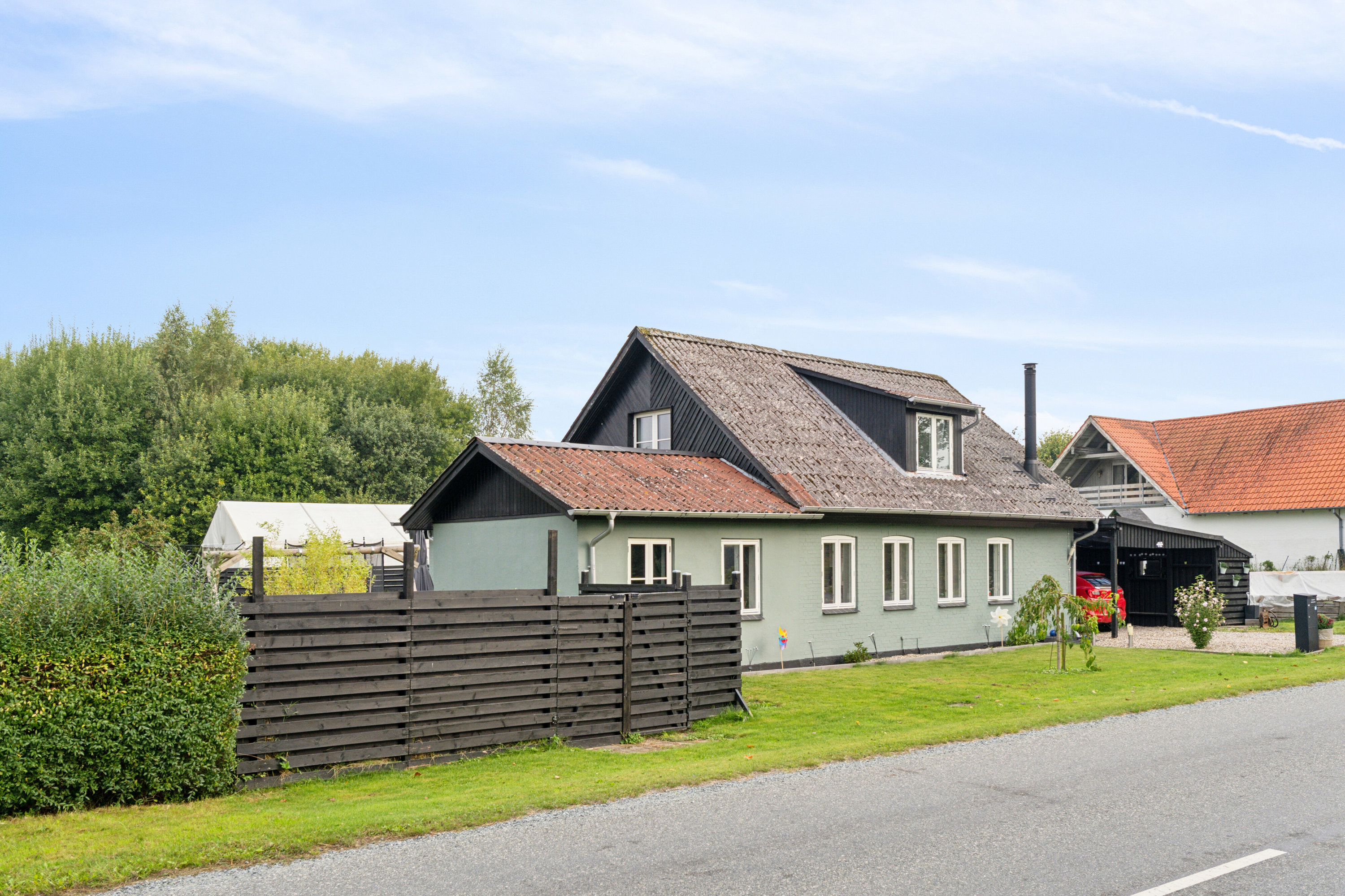 Fremhævet set fra vejen billede i fuldskærmstilstand. Billede af Sdr. Højrupvejen 112, Søllinge, 5750 Ringe