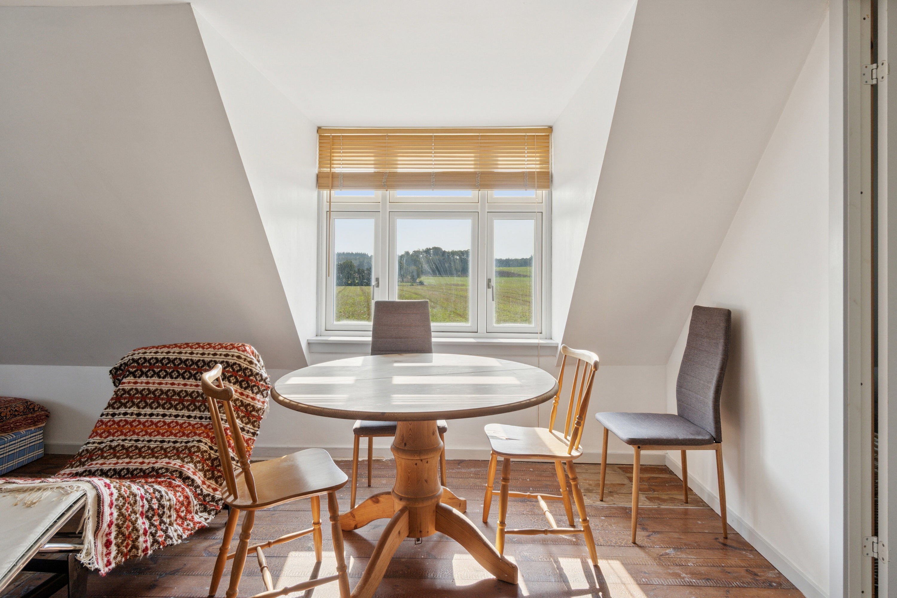 Fremhævet spisestue billede i fuldskærmstilstand. Billede af Stavsdalvej 12, Østerlars, 3760 Gudhjem