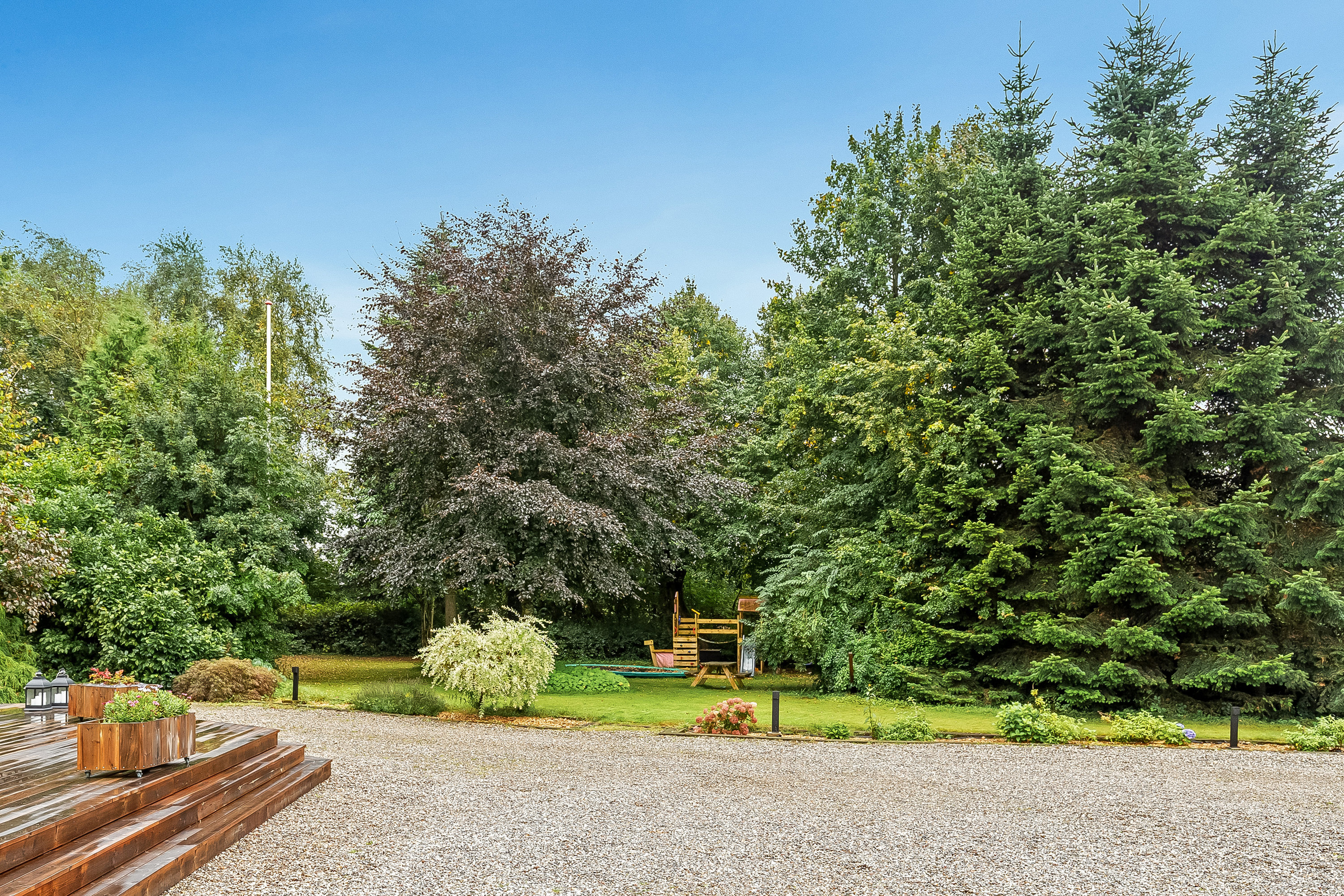 Fremhævet gårdsplads billede i fuldskærmstilstand. Billede af Koldingvej 86, Vester Nebel, 6040 Egtved