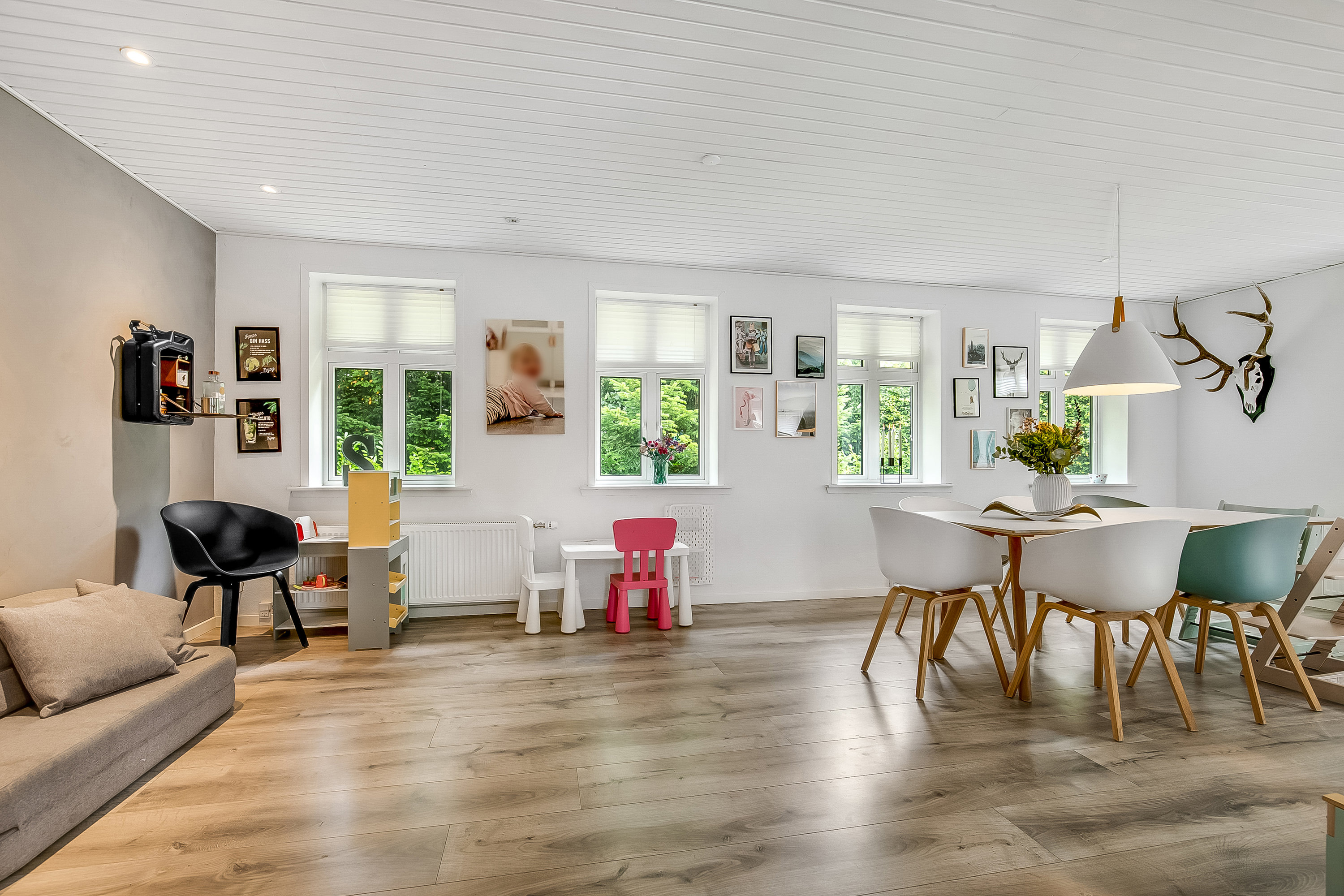 Fremhævet stue billede i fuldskærmstilstand. Billede af Koldingvej 86, Vester Nebel, 6040 Egtved