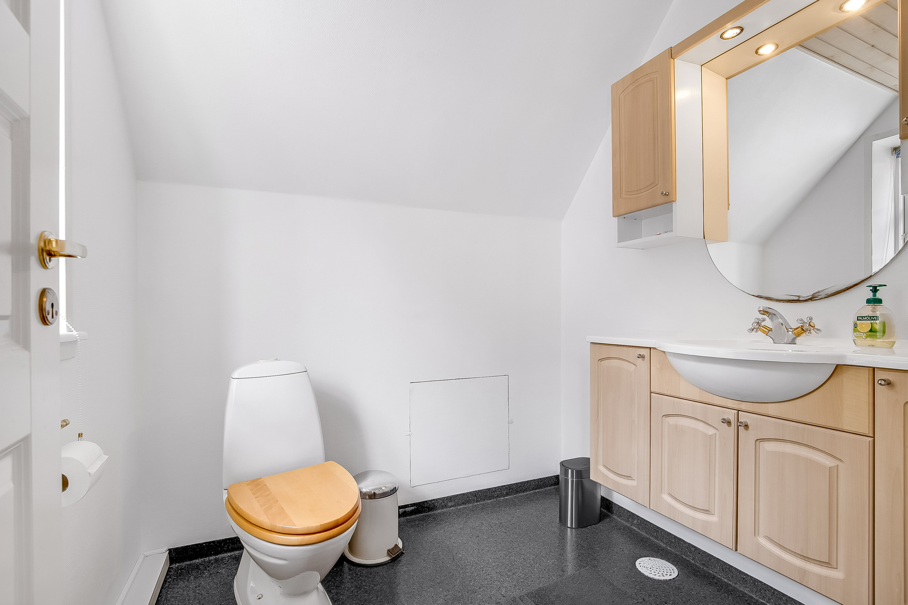 Fremhævet toilet billede i fuldskærmstilstand. Billede af Koldingvej 86, Vester Nebel, 6040 Egtved