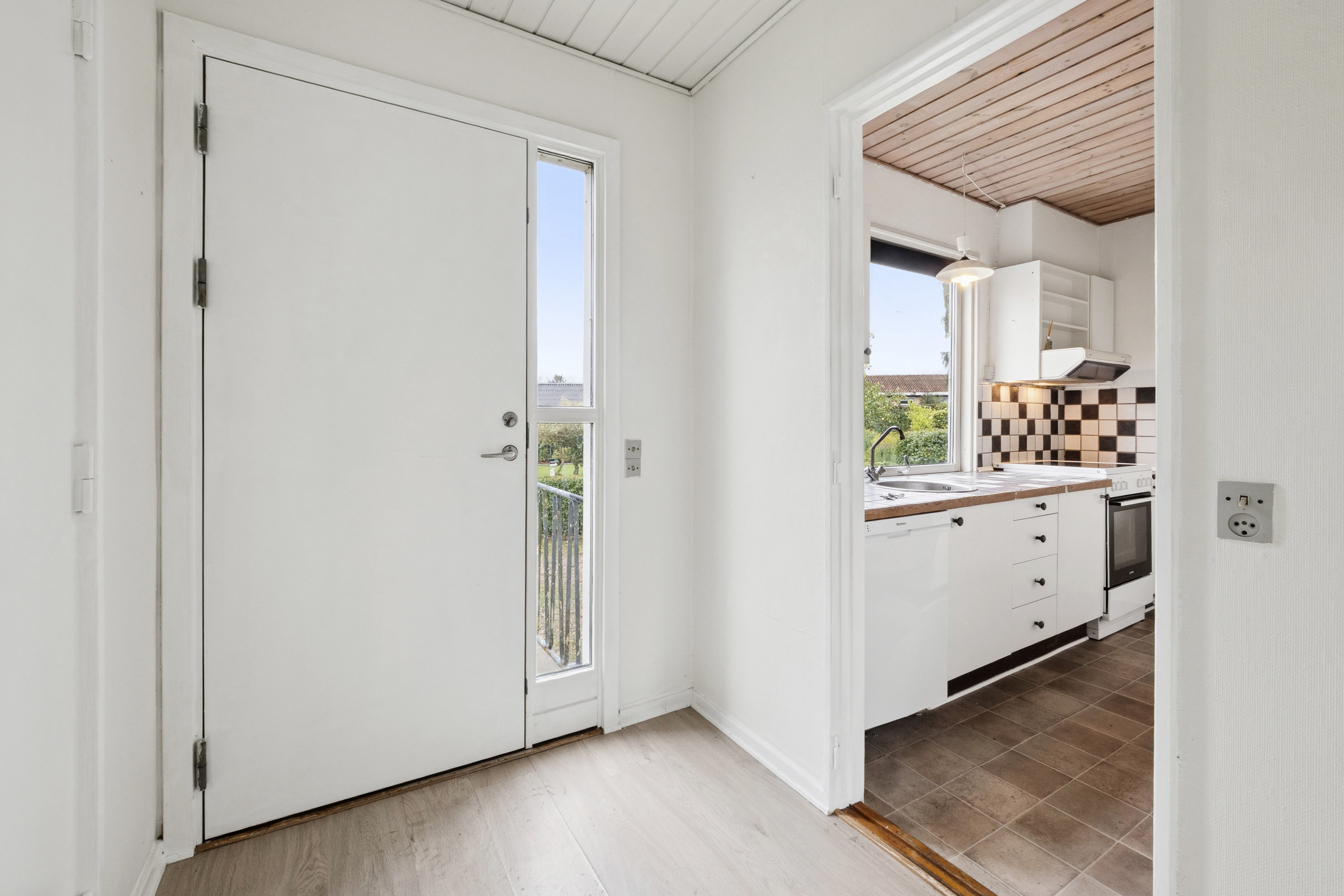 Miniaturebillede 1: entré. Billede af Fjordvej 7, 8832 Skals