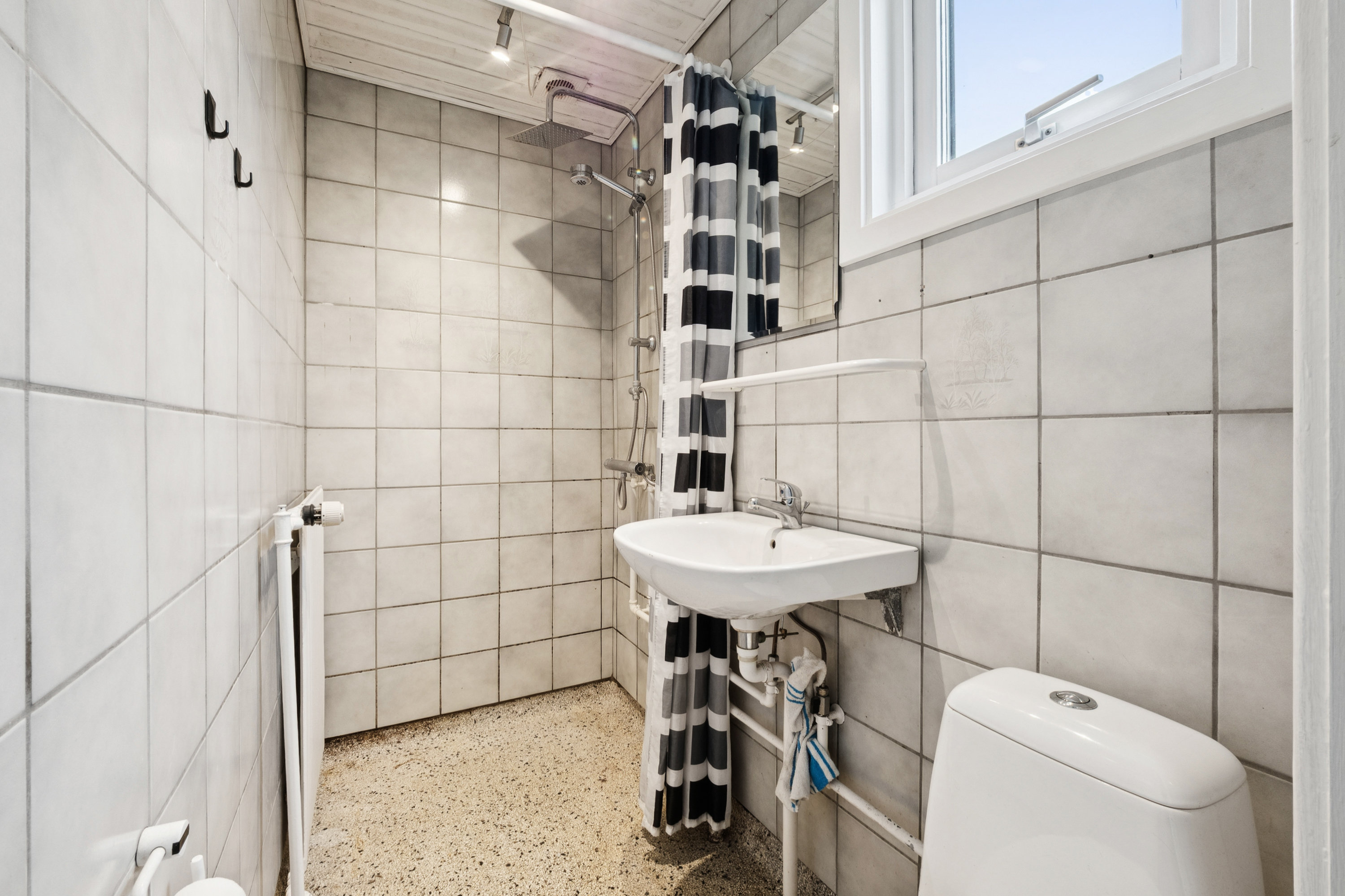 Fremhævet badeværelse billede i fuldskærmstilstand. Billede af Fjordvej 7, 8832 Skals