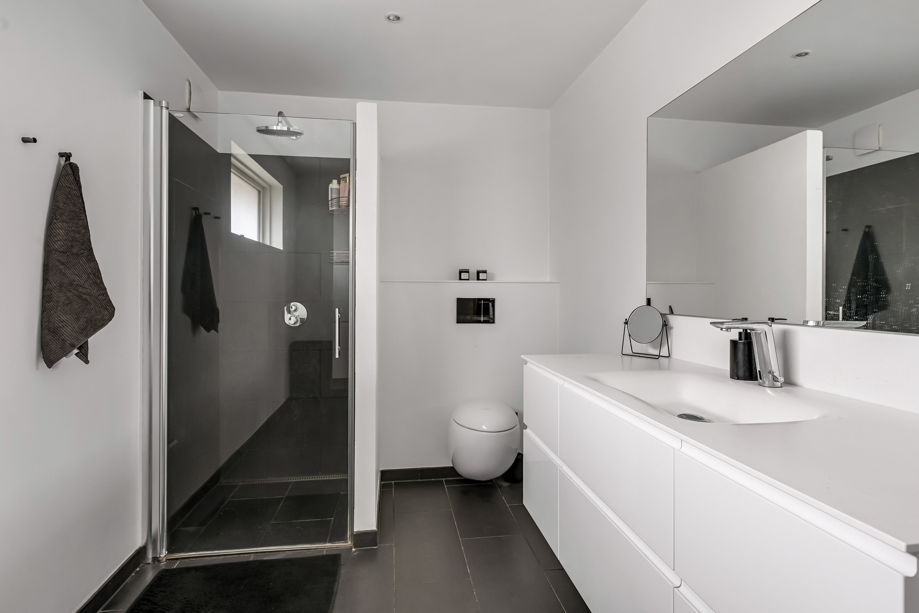 Fremhævet badeværelse billede i fuldskærmstilstand. Billede af Grønvangsvej 31, 6700 Esbjerg