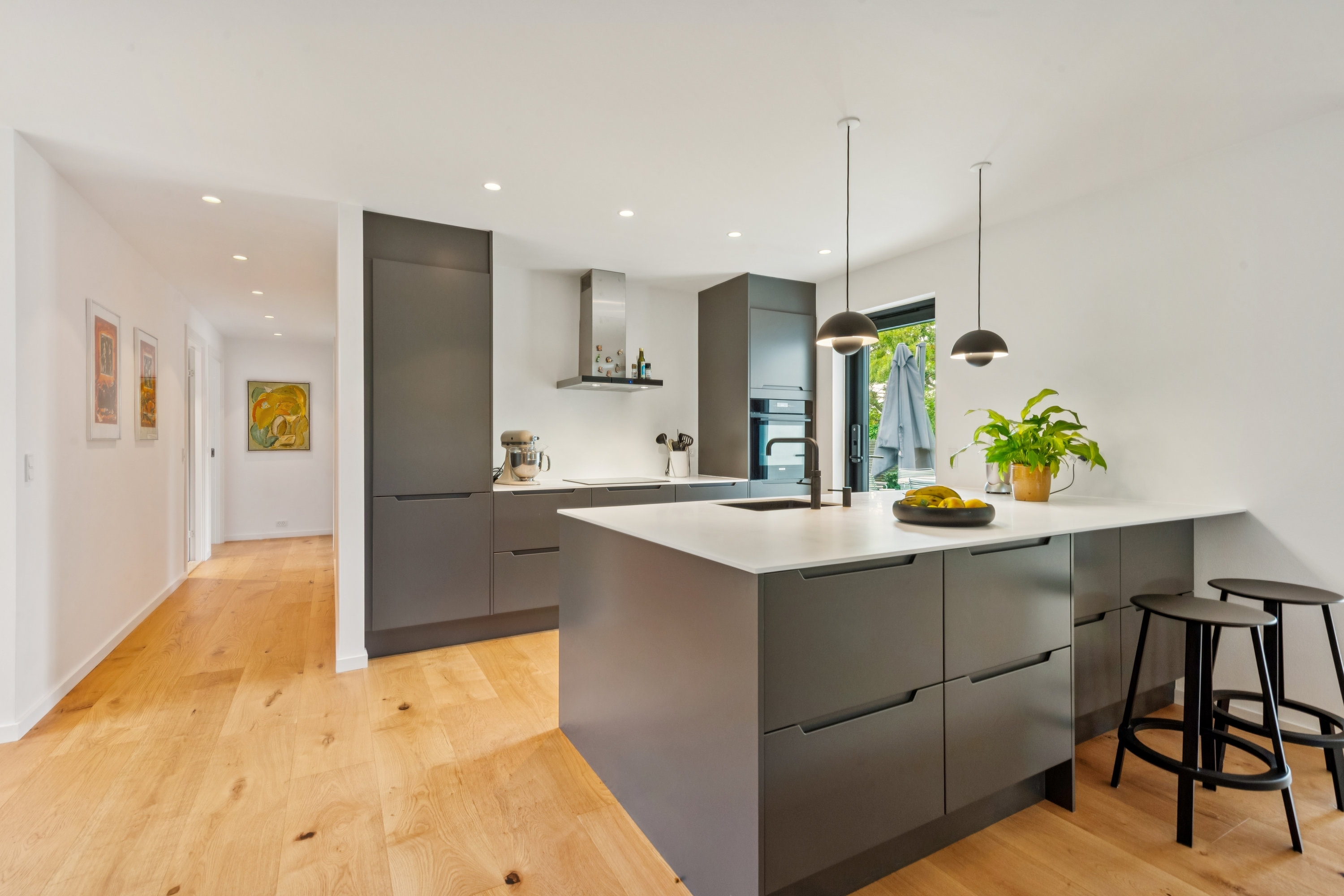 Fremhævet køkken billede i fuldskærmstilstand. Billede af Hinbjerg 13, 2690 Karlslunde