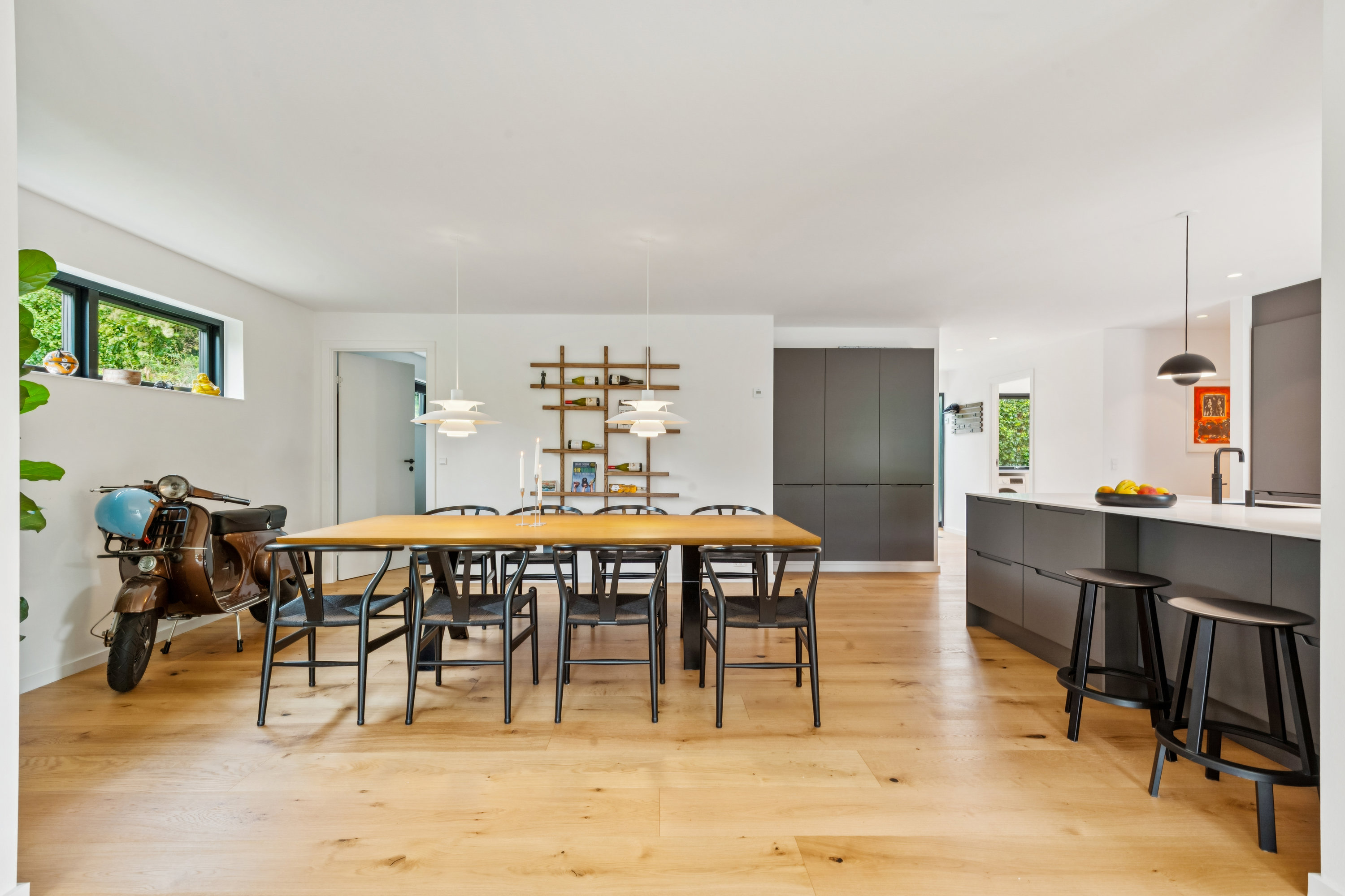 Fremhævet stue billede i fuldskærmstilstand. Billede af Hinbjerg 13, 2690 Karlslunde