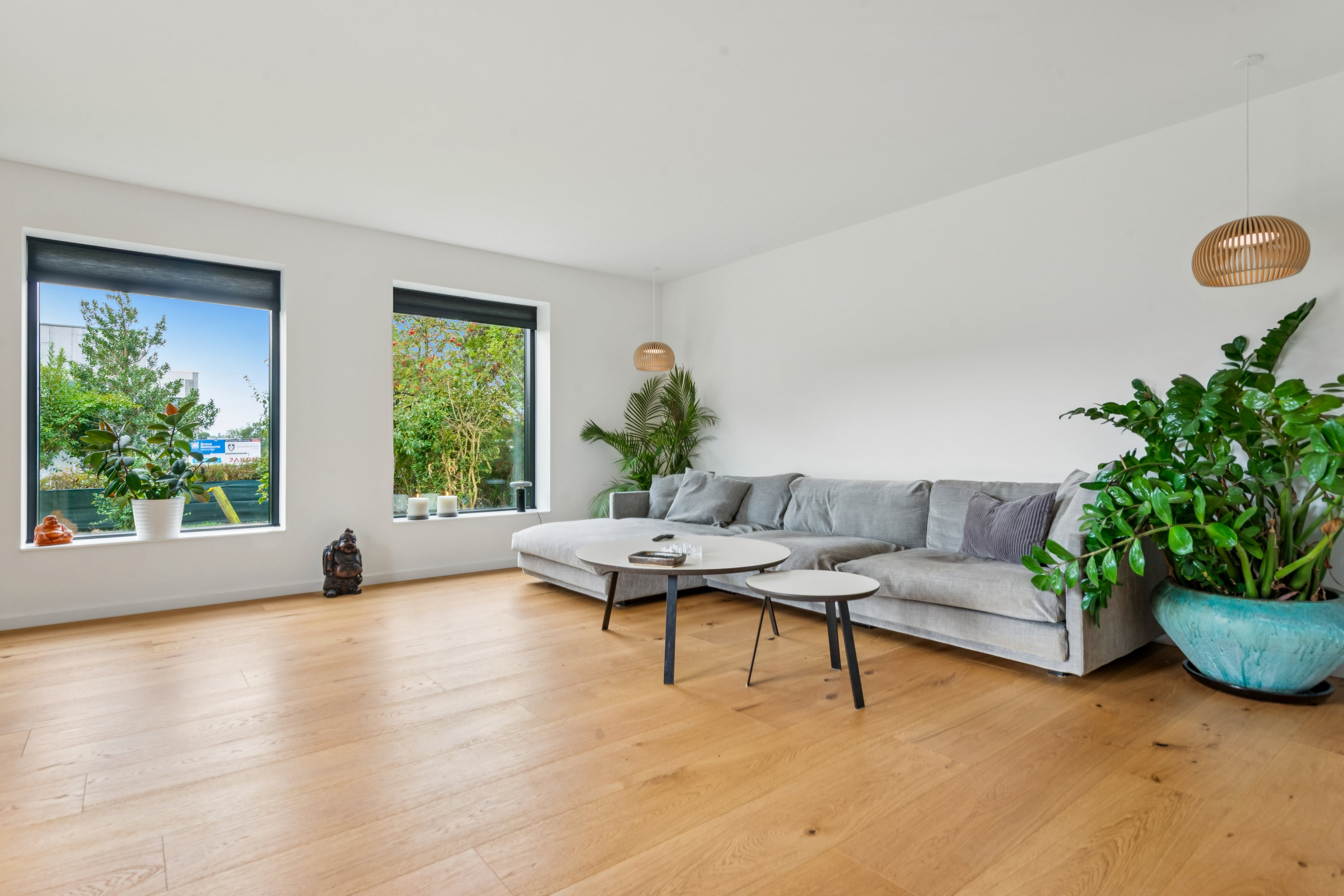 Fremhævet stue billede i fuldskærmstilstand. Billede af Hinbjerg 13, 2690 Karlslunde