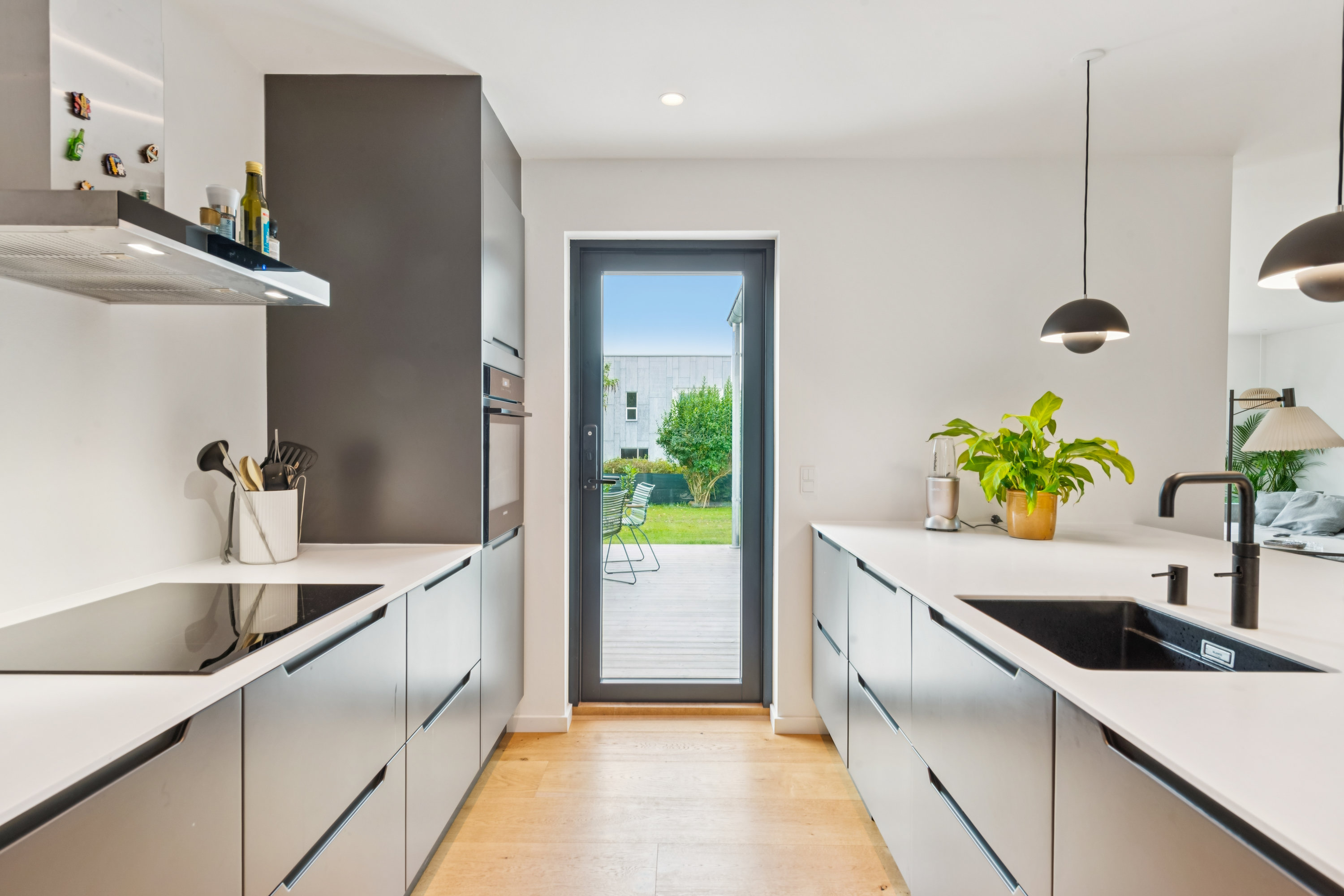 Fremhævet køkken billede i fuldskærmstilstand. Billede af Hinbjerg 13, 2690 Karlslunde