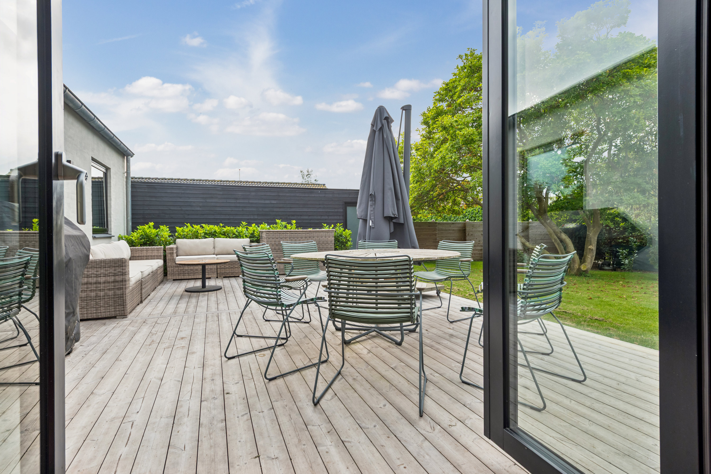 Fremhævet terrasse billede i fuldskærmstilstand. Billede af Hinbjerg 13, 2690 Karlslunde