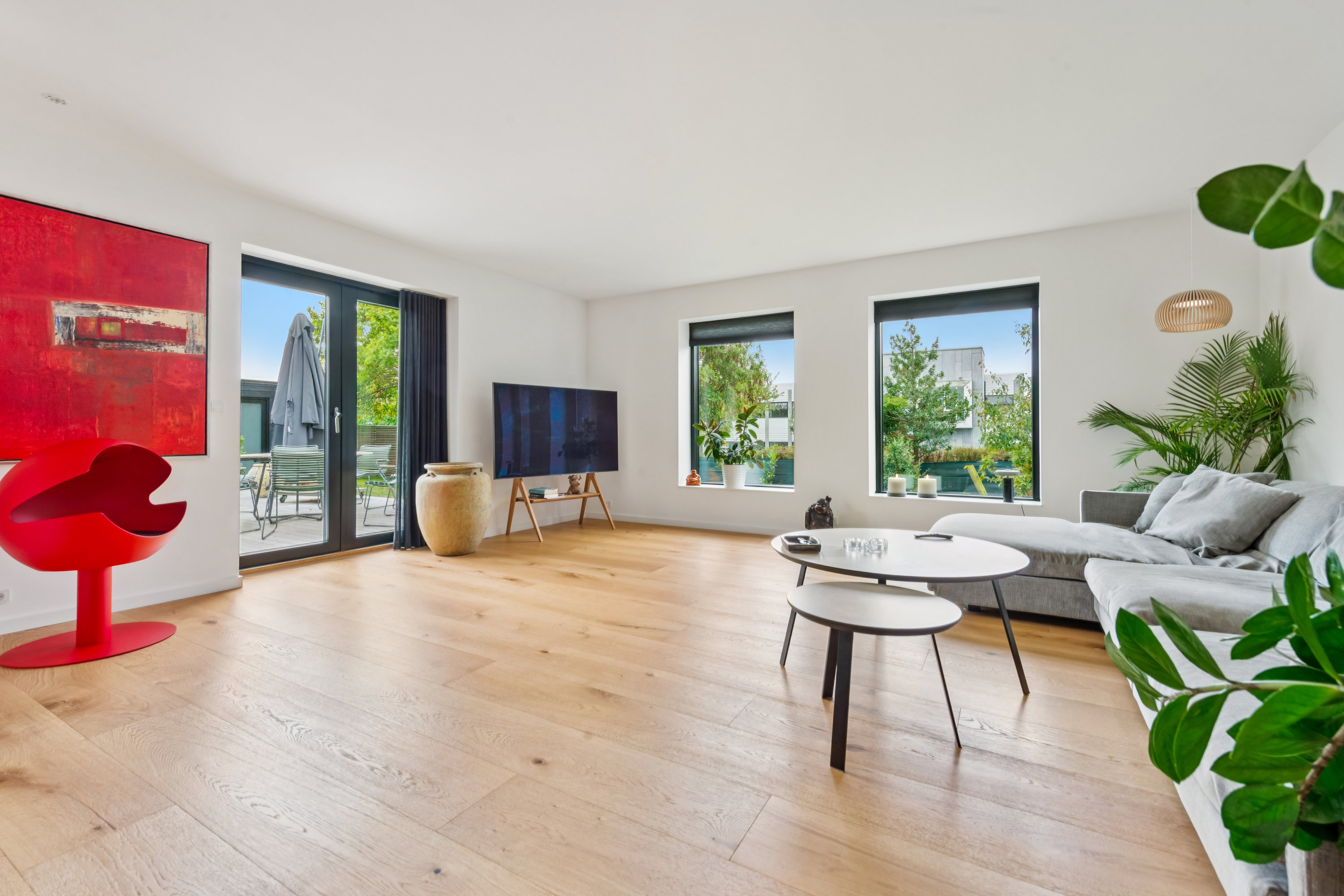 Fremhævet stue billede i fuldskærmstilstand. Billede af Hinbjerg 13, 2690 Karlslunde